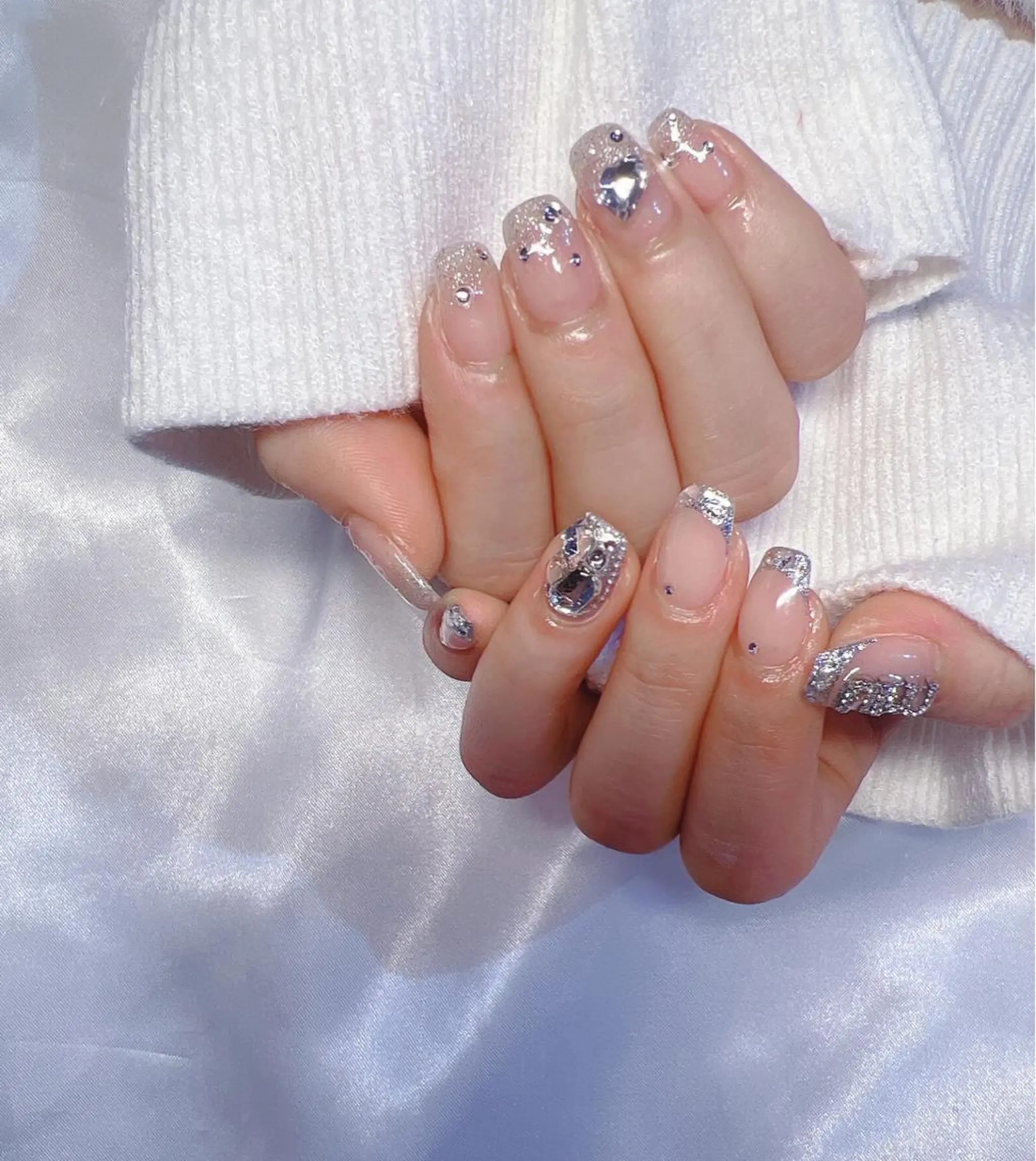 ネイル フレンチネイル ジェルネイル 韓国ネイル 持ち込み パラジェル ちゅるんネイル🪄 耳ツボジュエリー🔗のネイルデザイン