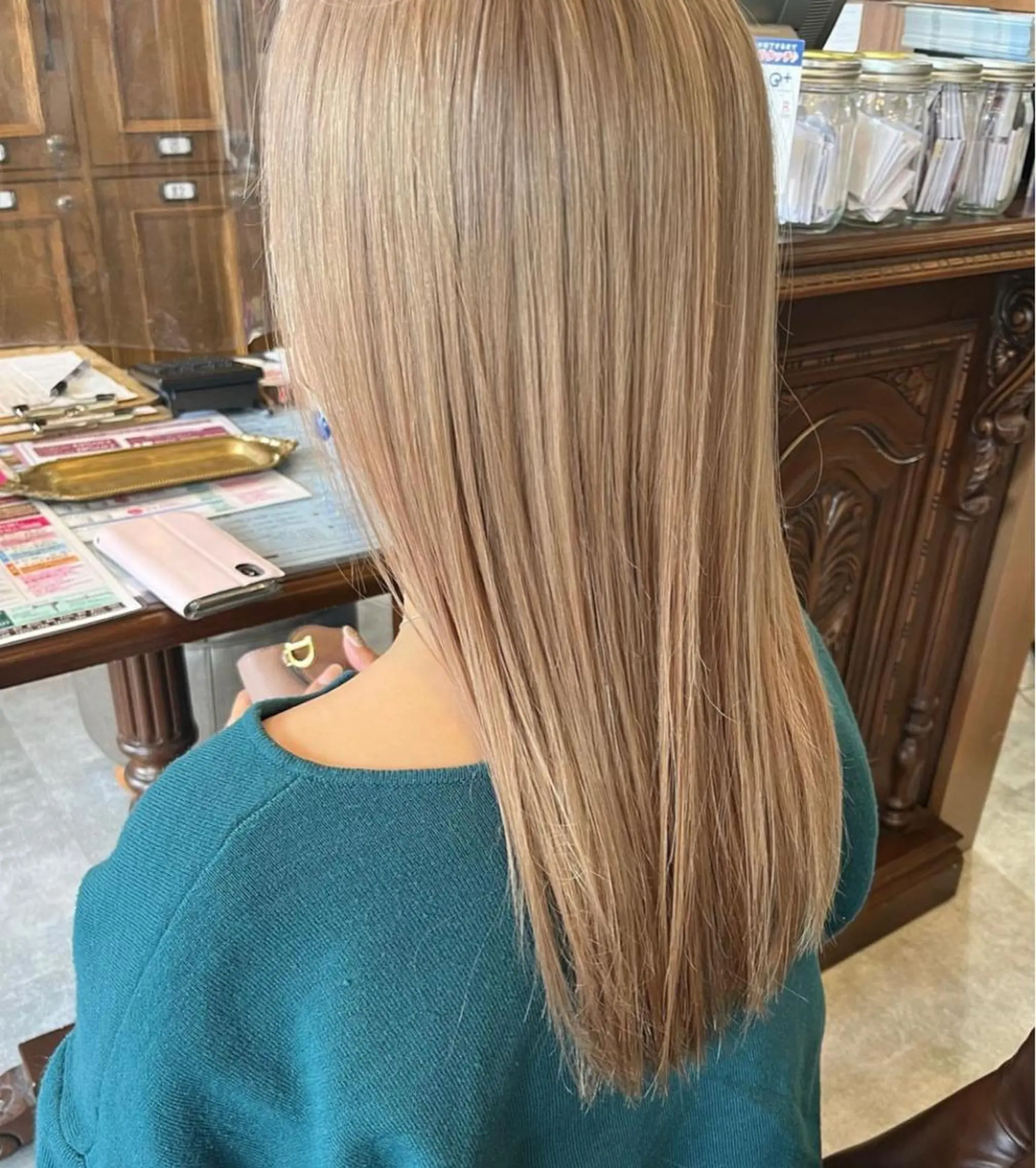 ロング カラー ベージュカラー ブリーチ ホワイトベージュ ヘアカラー HUGAVEC所属・森 亮輔のヘアスタイル