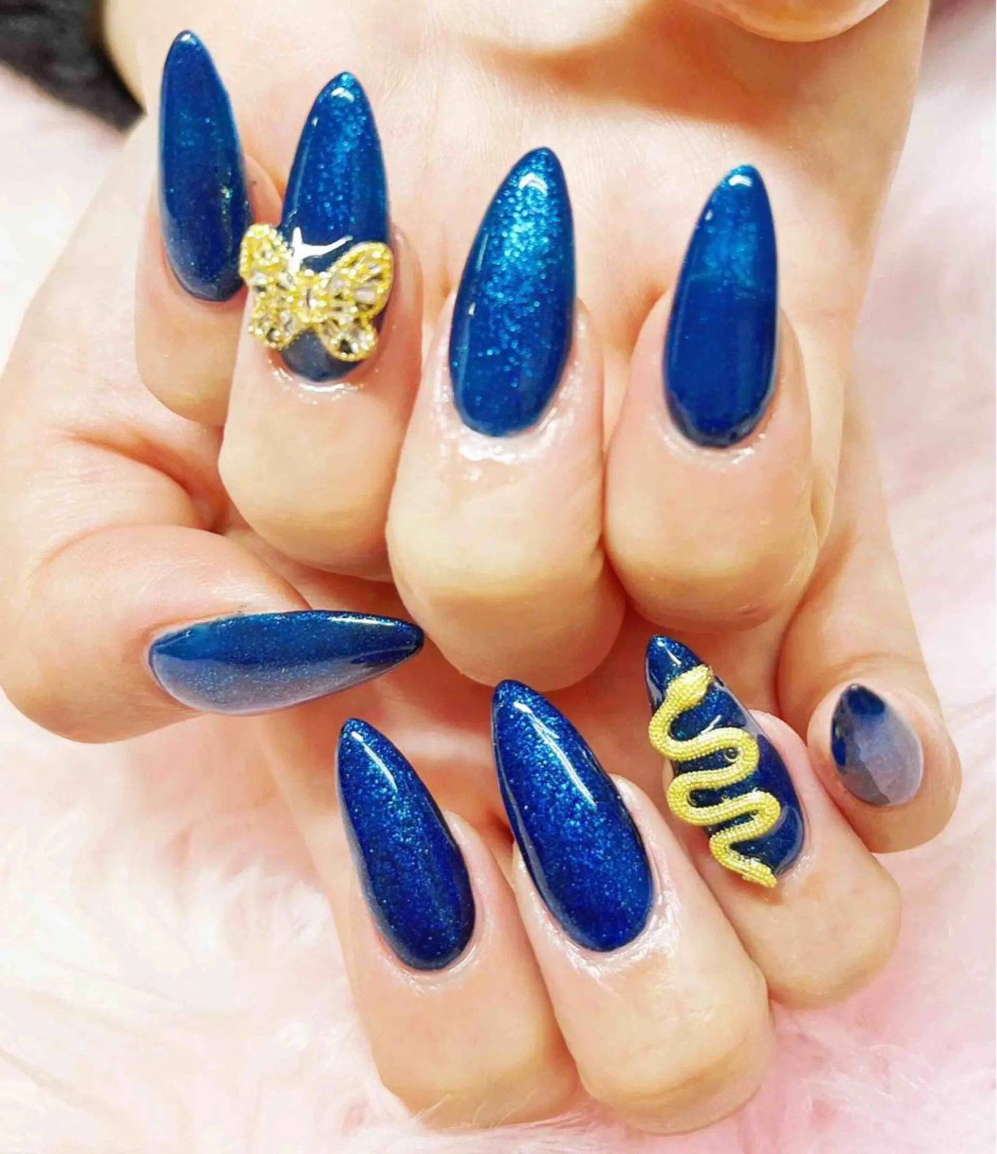 ネイル ハンドネイル MoonNail ユリ🌸のネイルデザイン