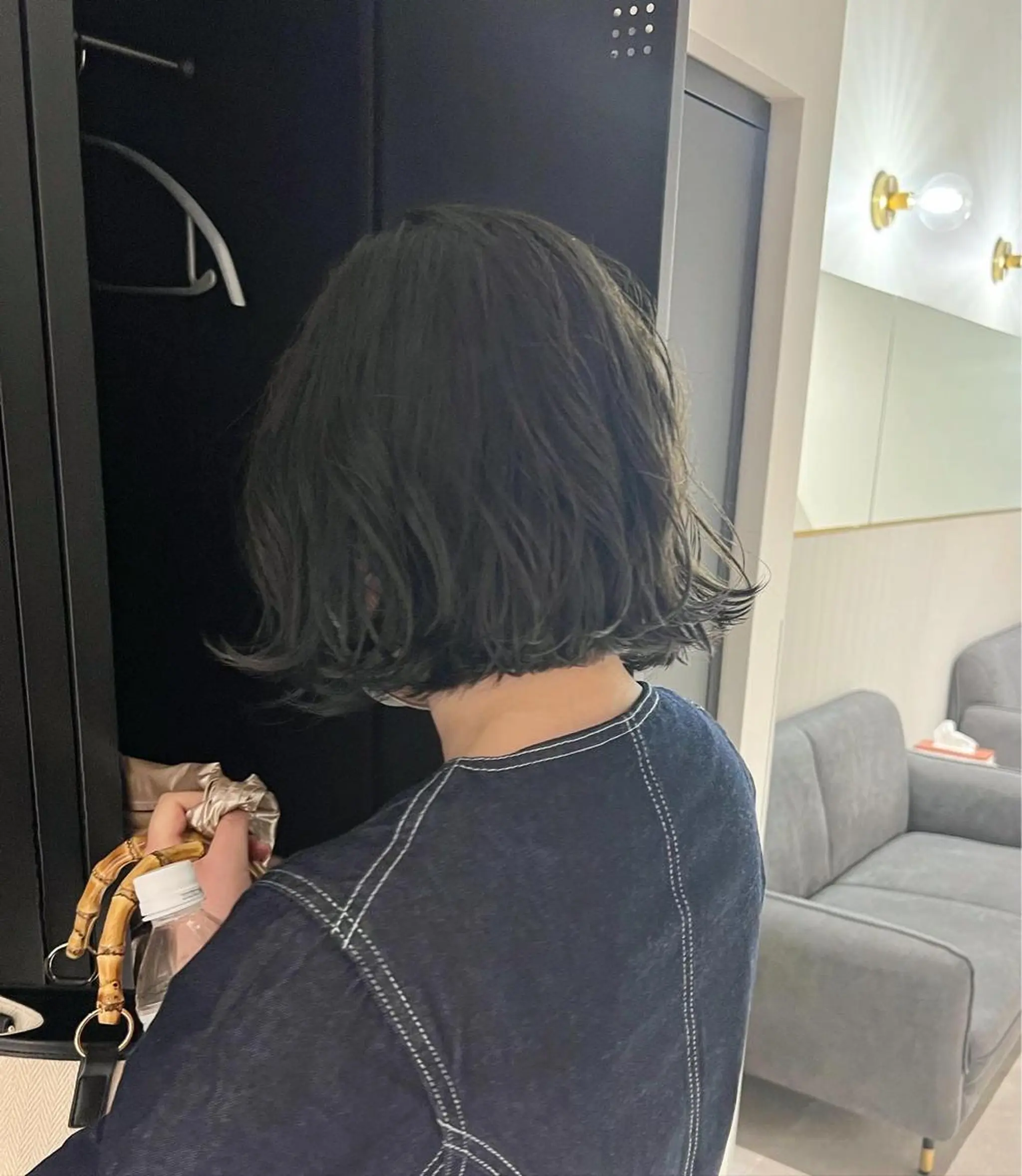 ショート カラー ヘアアレンジ ブルーカラー ブルーグレー ボブ 暗髪カラー🫐パーマ おくだりんかのヘアスタイル