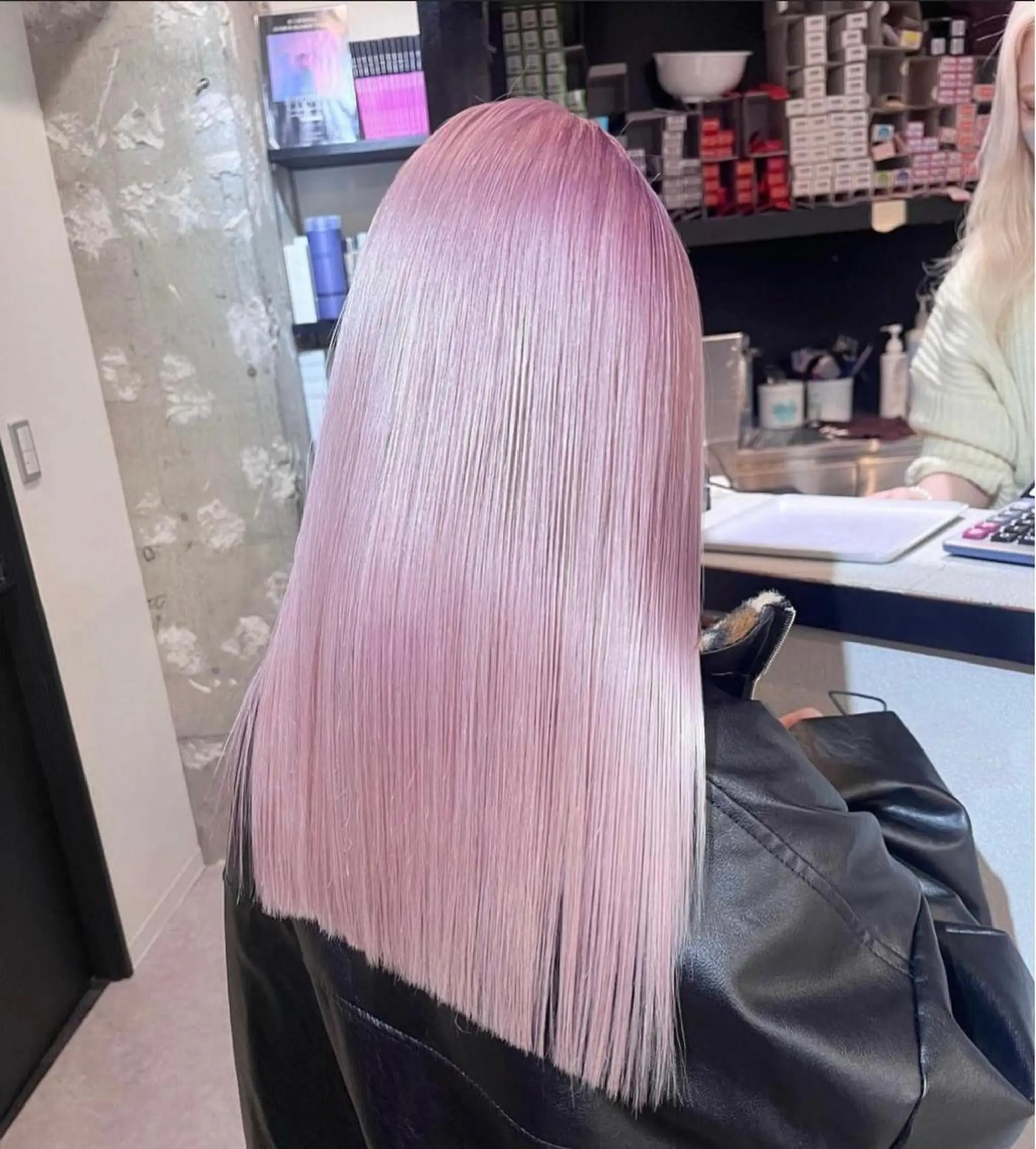 ロング カラー ブリーチ レイヤーカット トリートメント ヘアカラー ハイトーン/ ブリーチ/縮毛矯正のヘアスタイル