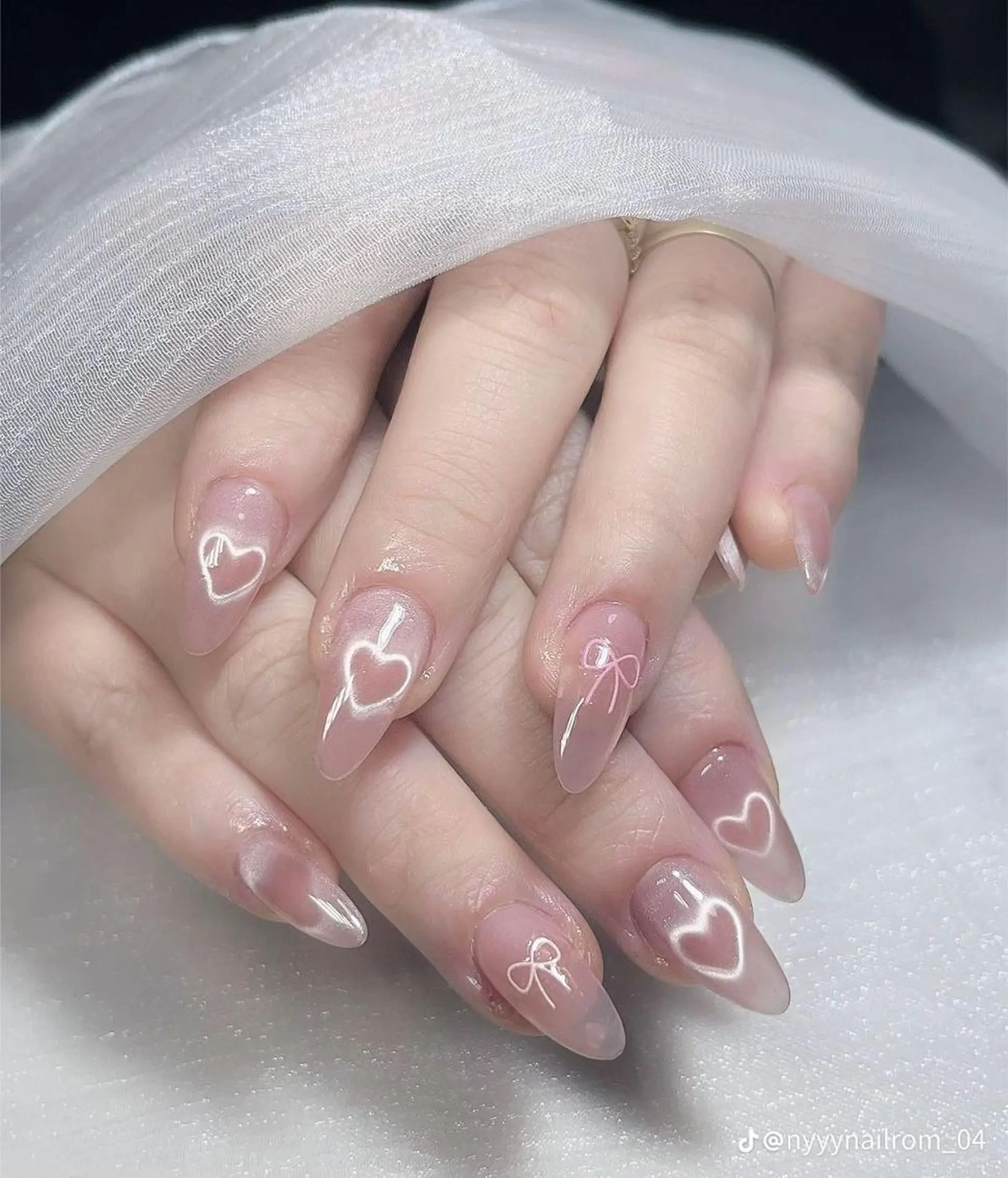 ネイル 長さ出し フレンチネイル グラデーション 卒業式 マグネットネイル ハンドネイル MIHANA SAKURAのネイルデザイン