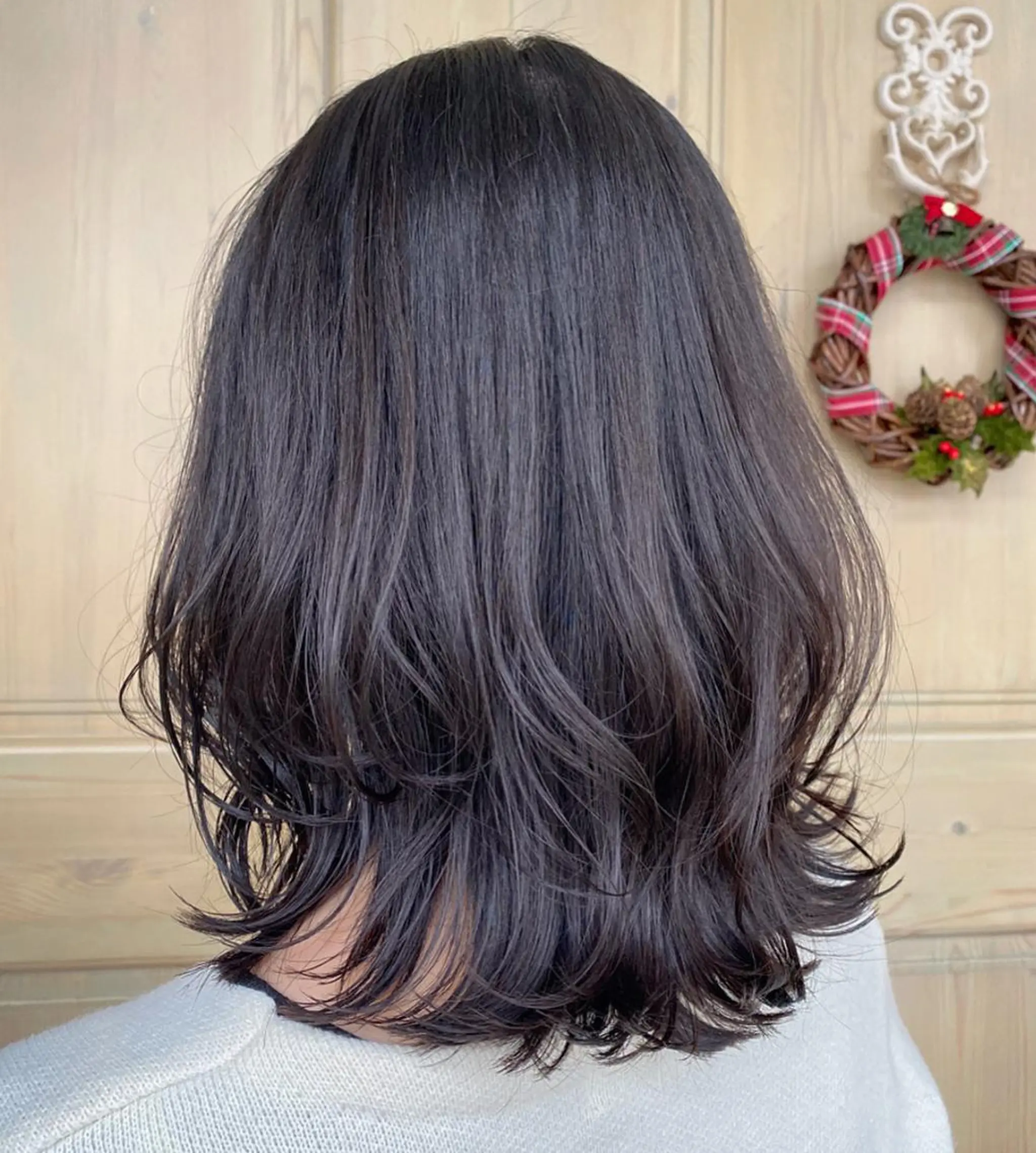 ミディアム カラー ダークグレー ダークグレージュ グレージュ カット レイヤーカット/ 根本瑠実のヘアスタイル