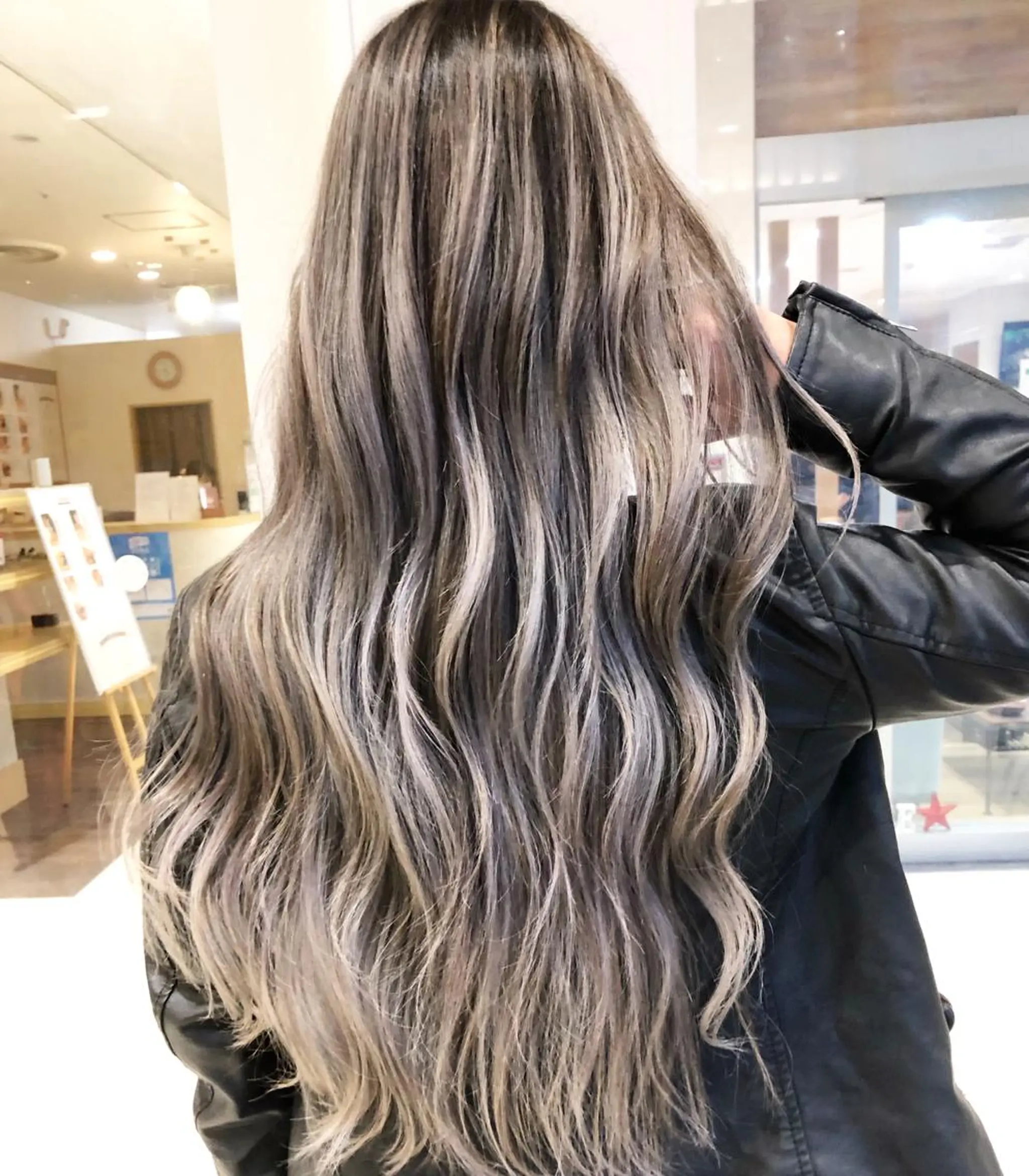 ロング カラー タナカ タクヤのヘアスタイル