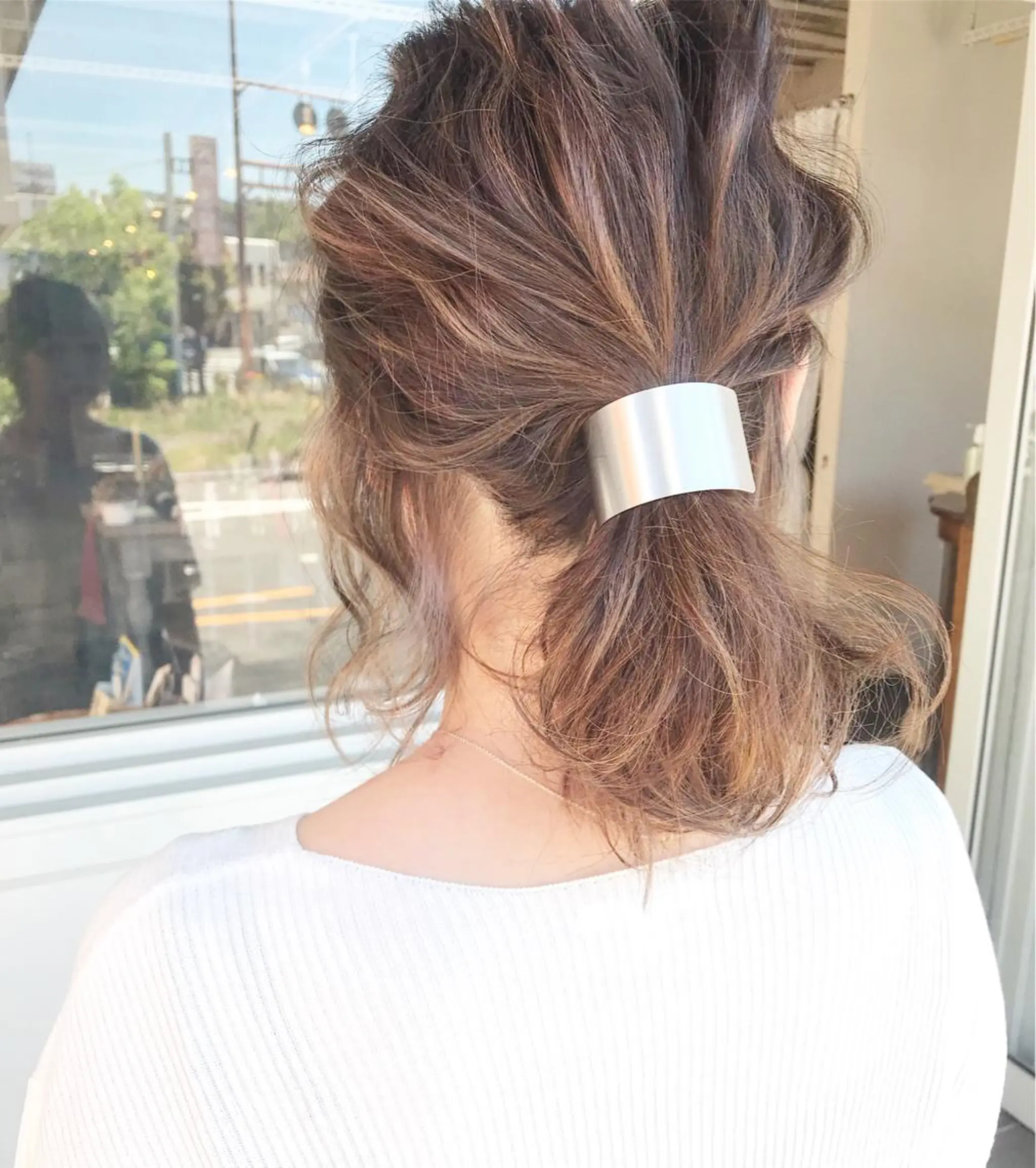 ミディアム カラー ヘアアレンジ お団子ヘア 切りっぱなしボブ バレイヤージュ ブリーチ デザインカラー Mariana/ 鶴原-ハイライトのヘアスタイル