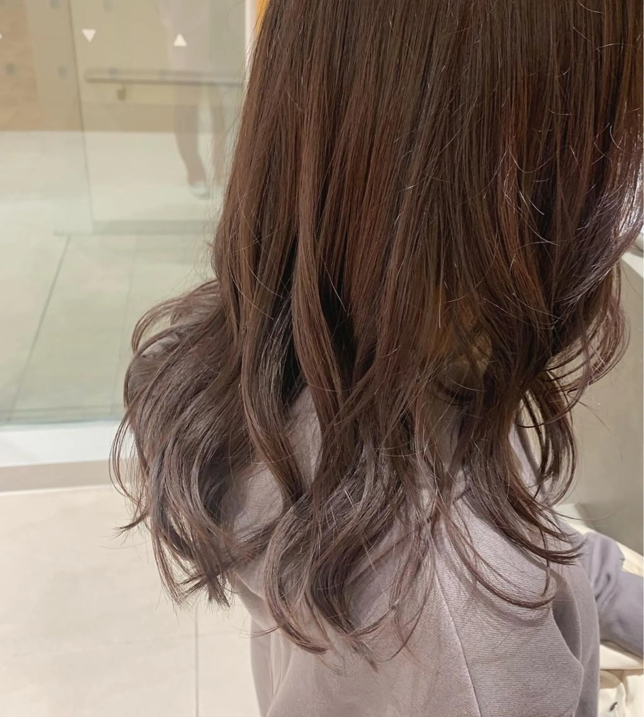 セミロング カラー 下川 由貴のヘアスタイル