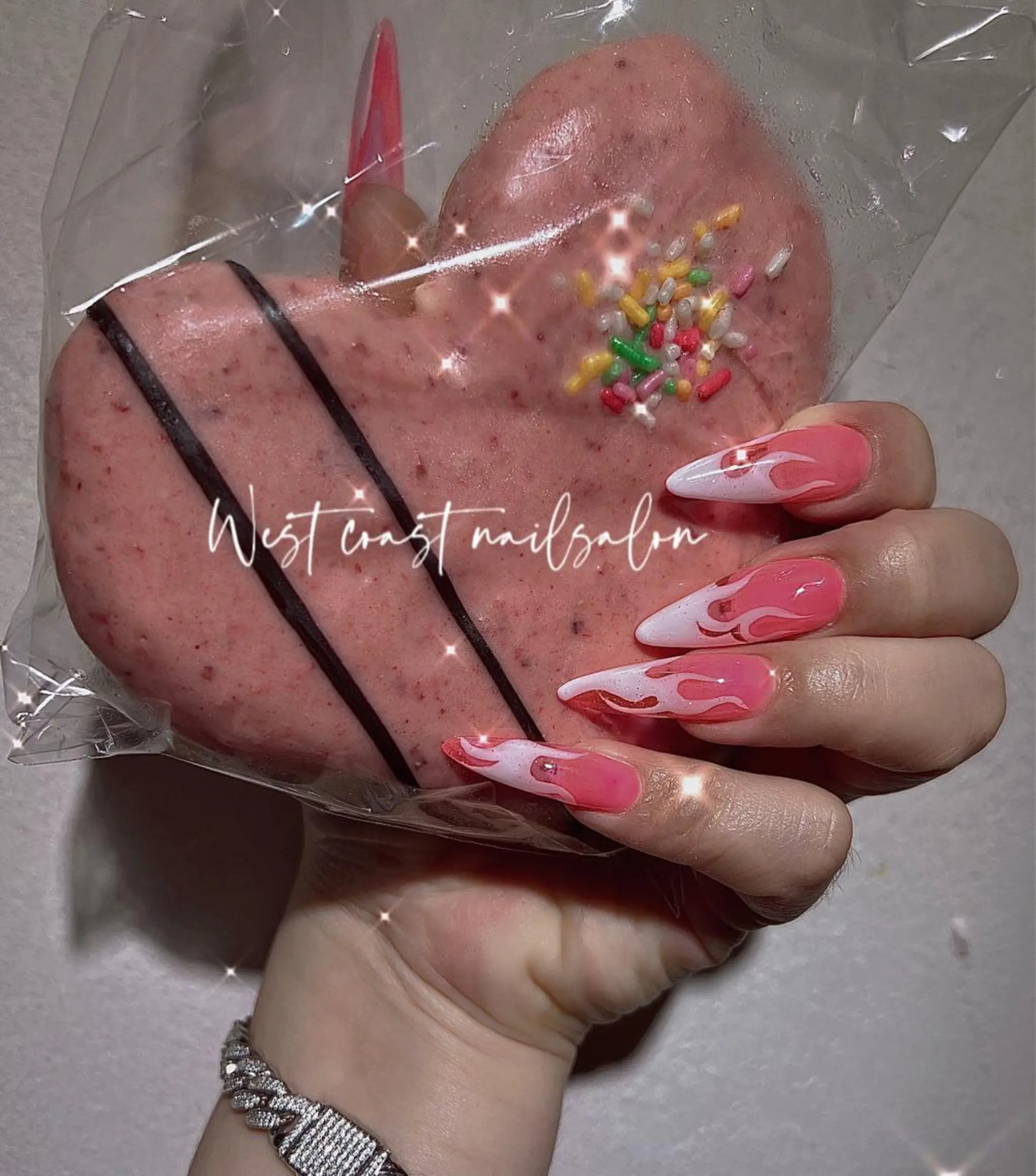 ネイル リボン、ガーリー パーツ放題専門店のネイルデザイン