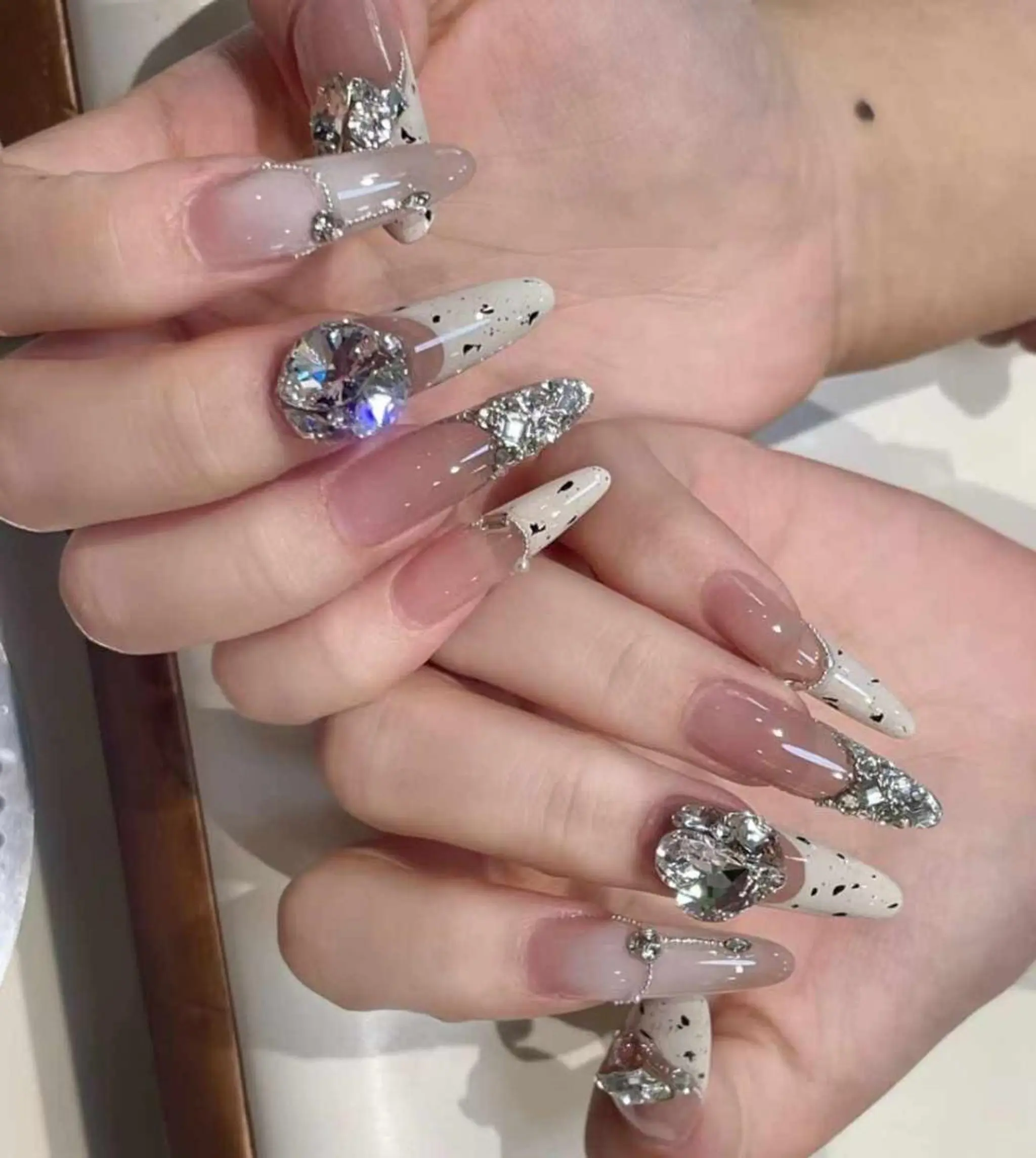 ネイル VIVIAN リサのネイルデザイン