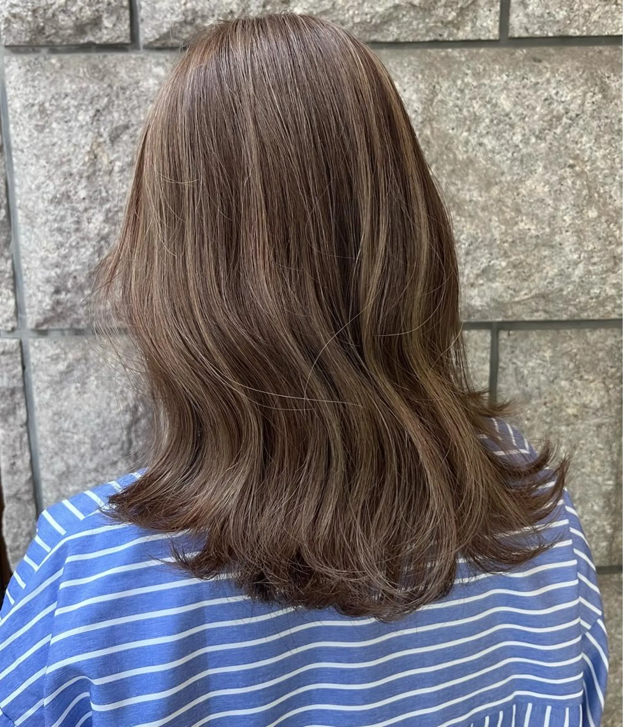 ロング カラー グレージュ ハイライトカラー ハイライト 🌟小顔レイヤー× 赤み消し透明感カラーのヘアスタイル