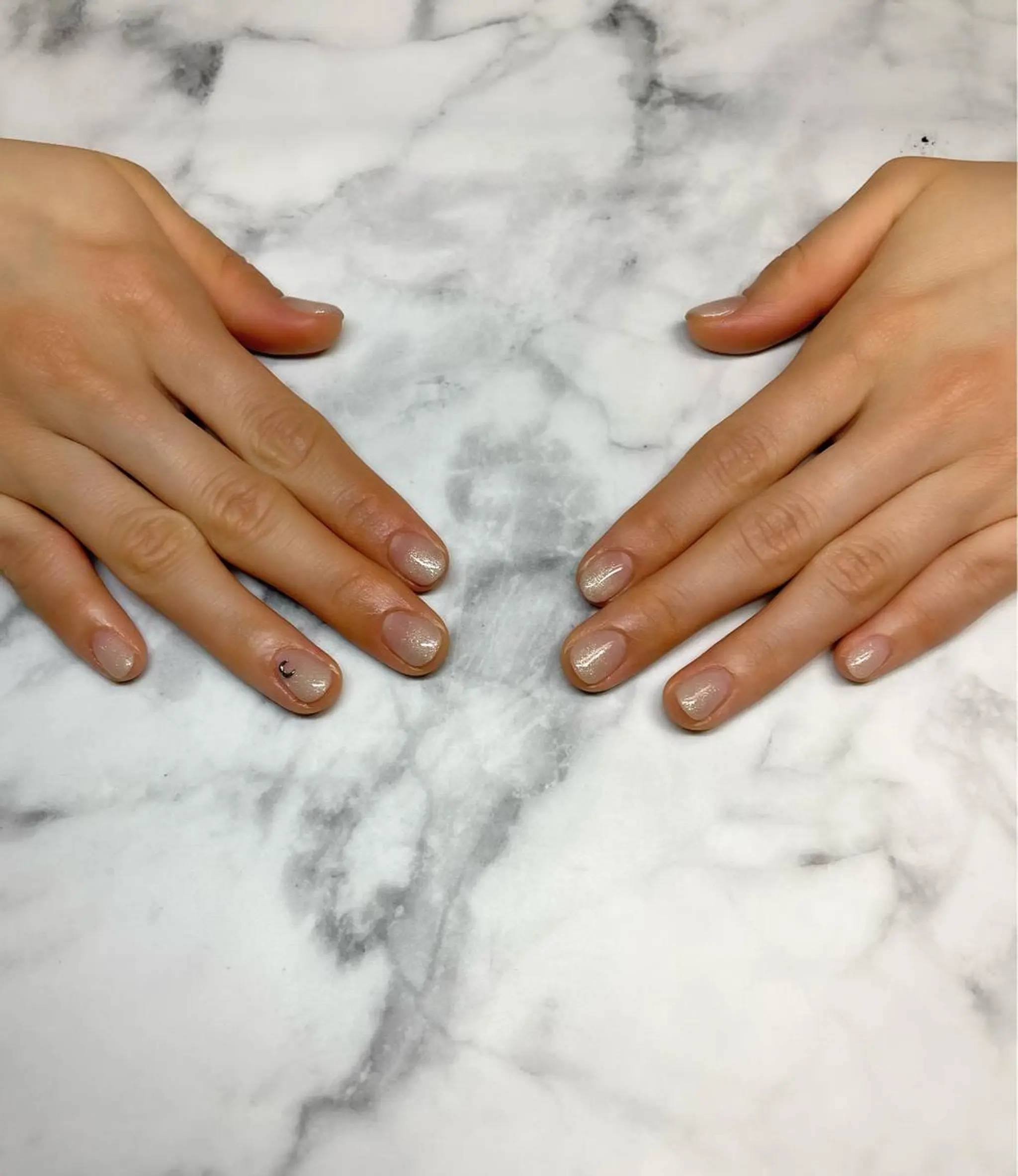 ネイル ラメ(グリッター) ラメグラデーション ハンドネイル フットネイル with hues AYAのネイルデザイン