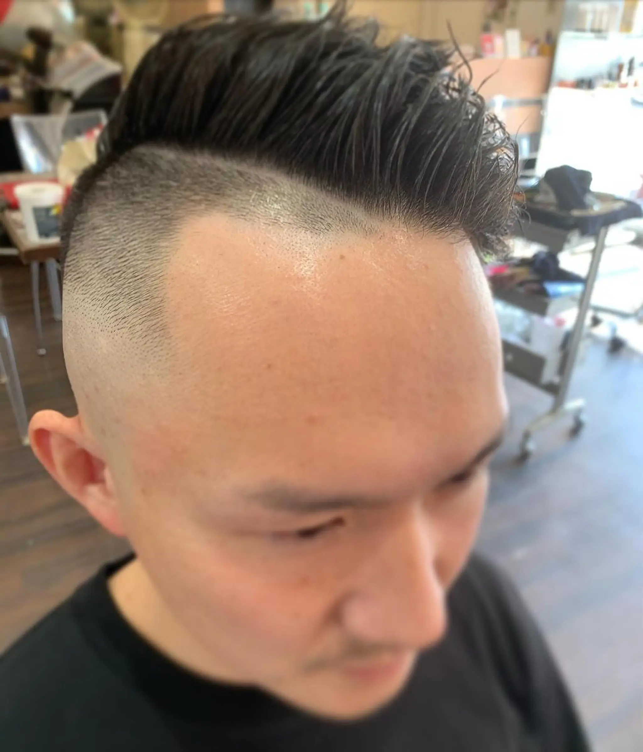 ショート パーマ メンズ フェードカット メンズパーマ スキンフェード メンズツイストパーマ ツイストパーマ 西尾 太郎のヘアスタイル