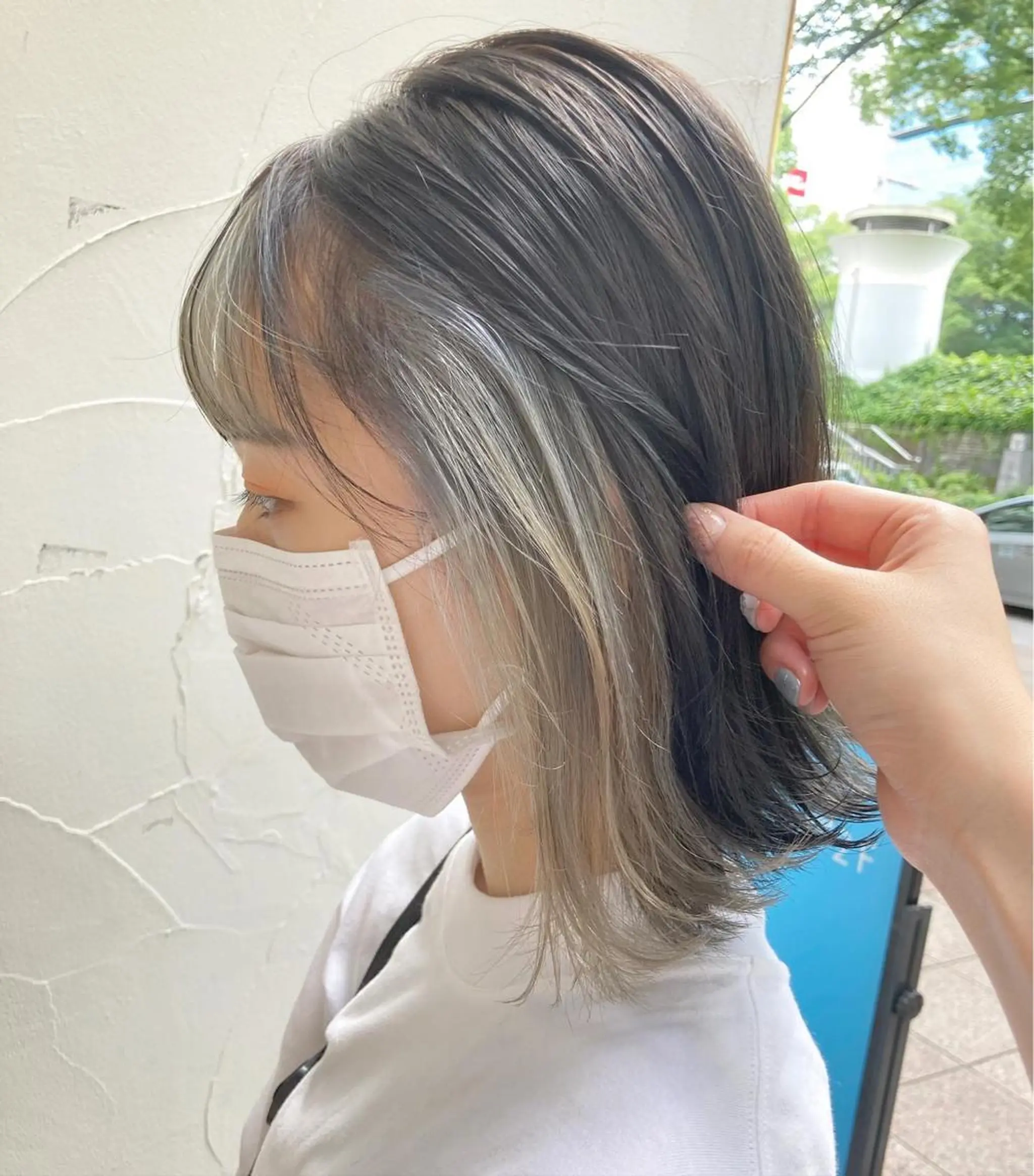 ショート カラー イヤリングカラー シルバー カット ヘアカラー トリートメント 大岩 茉愉のヘアスタイル