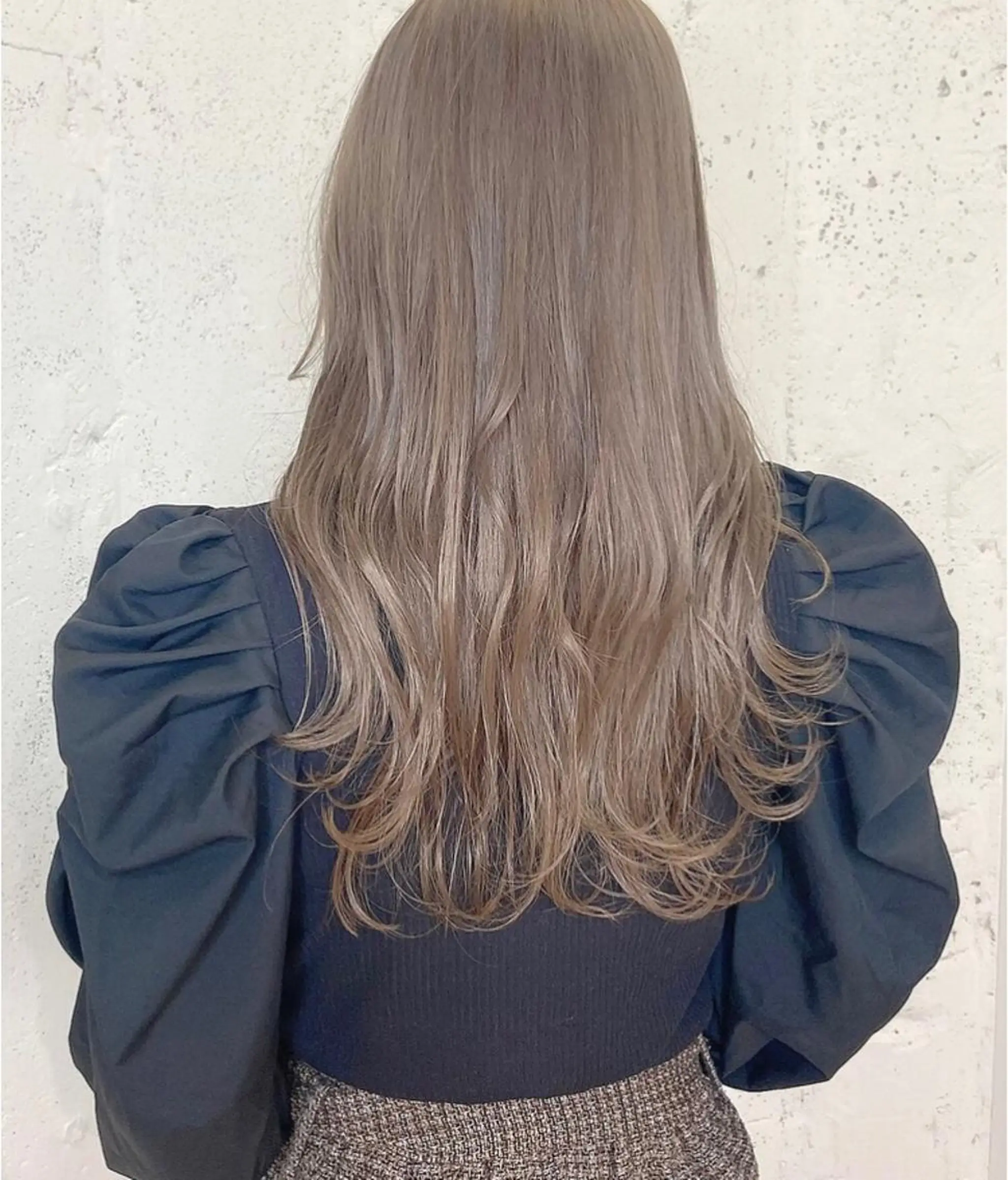 カラー 岡田まみ🍒🤍 透明感カラーのヘアスタイル