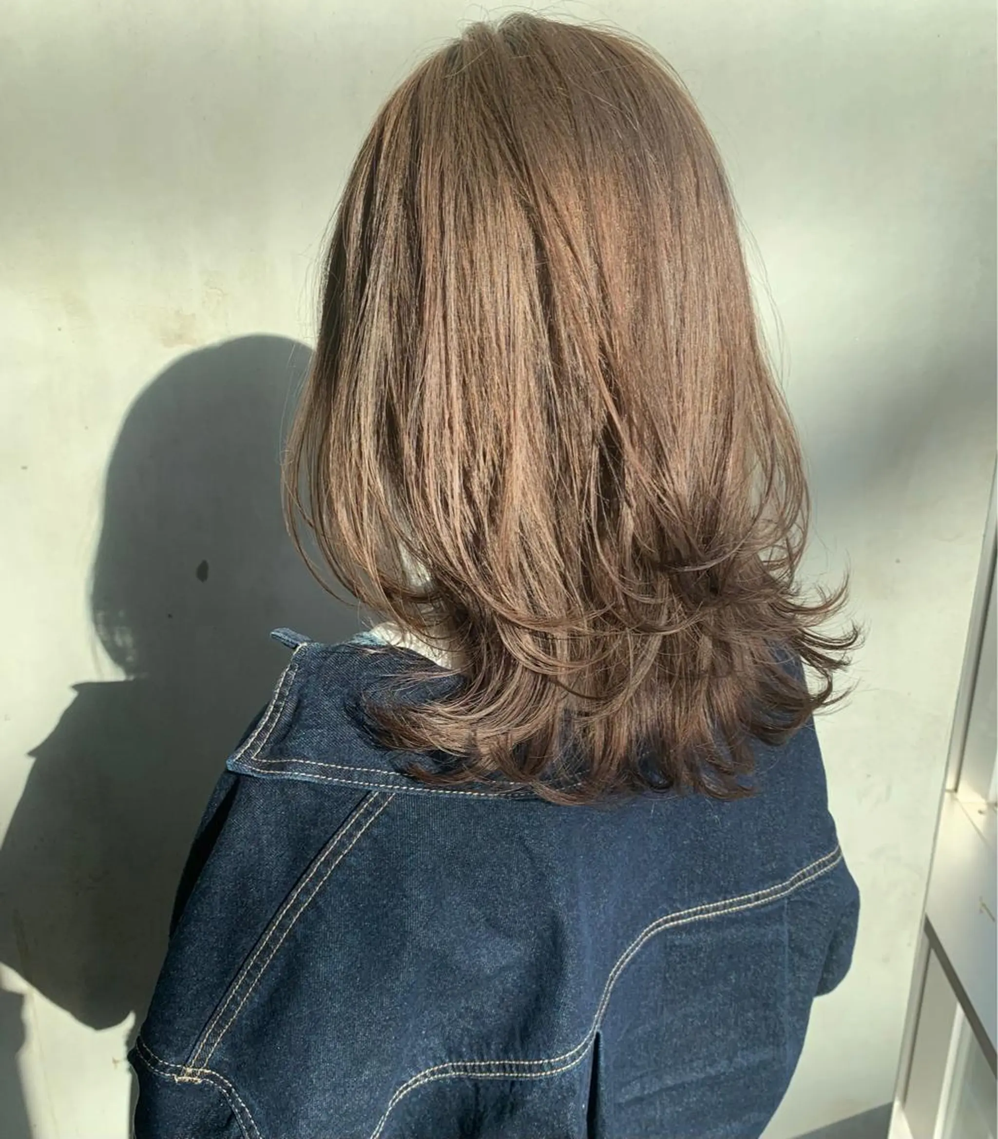 ミディアム カラー ベージュカラー ミルクティーベージュ yui .のヘアスタイル