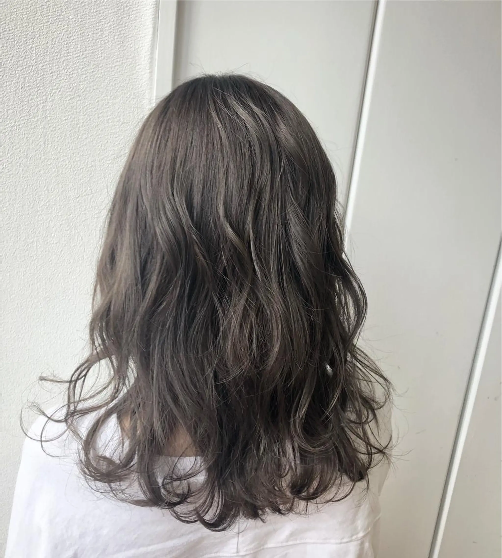 ミディアム カラー ブリーチ グレージュ ヘアカラー Le/a谷町 野上幹太のヘアスタイル