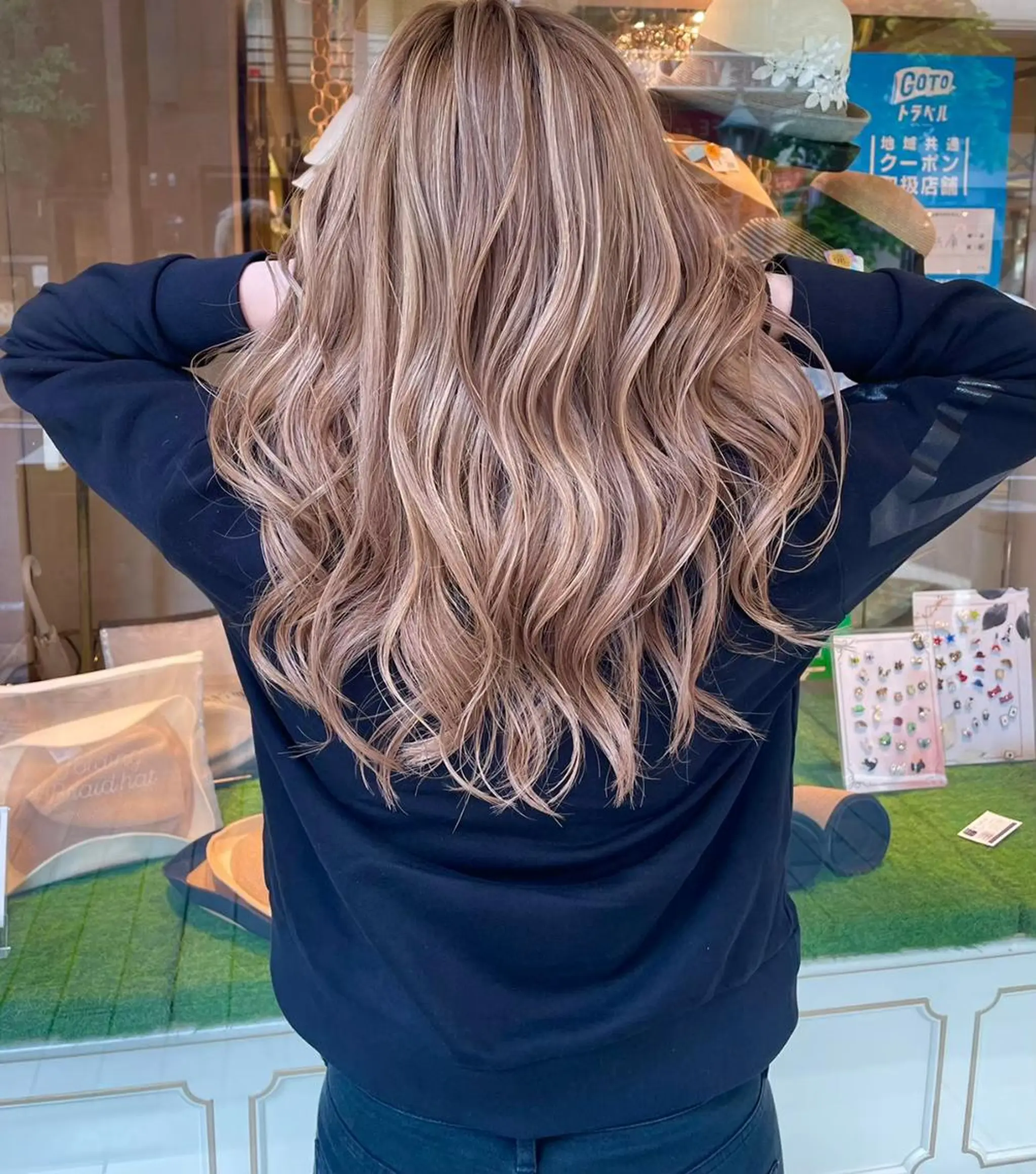 セミロング ボブ 斜めバング 外国人風カラー 伸ばしかけ ハイライト カット ヘアカラー トリートメント ＿WHITE鳳店 アンダーバーホワイトのヘアスタイル