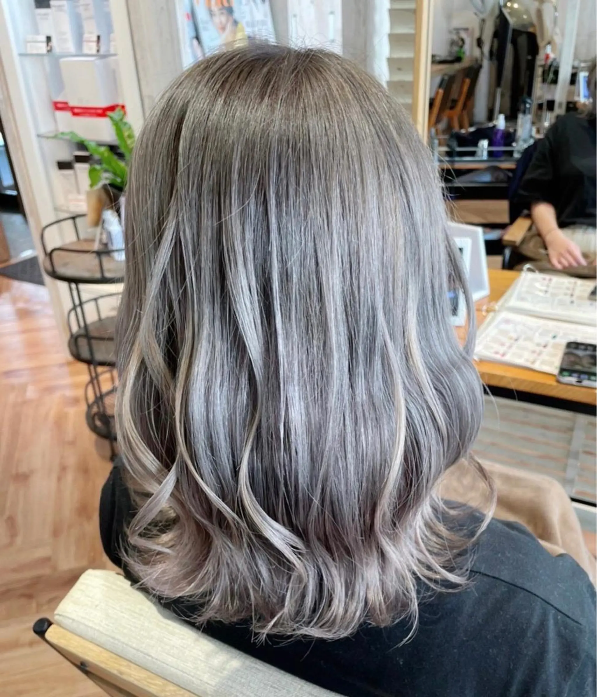 セミロング カラー 𓏸𓈒𓂃早坂 浩行𓂃𓈒𓏸のヘアスタイル