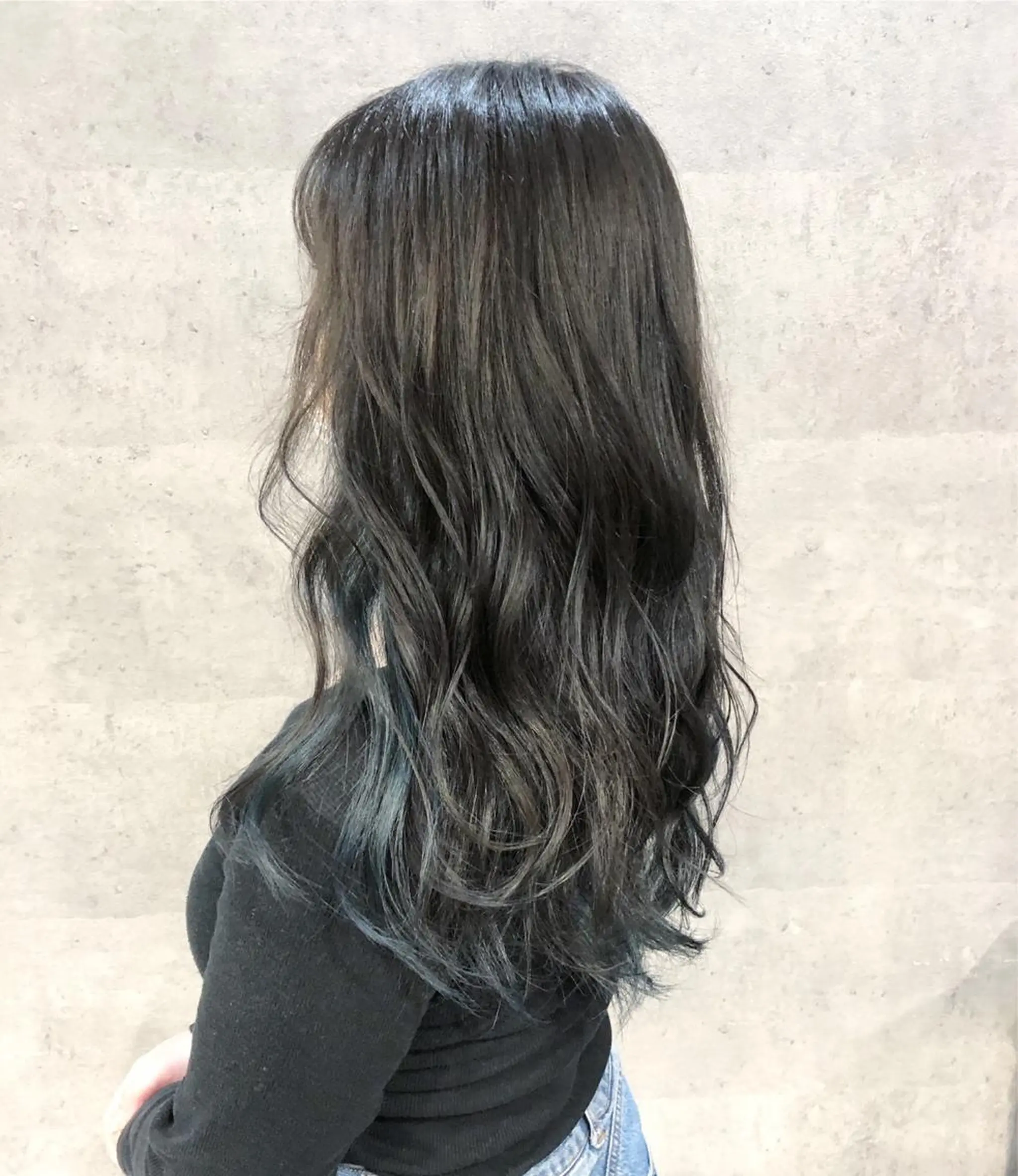 ロング カラー ブルーカラー 髪質改善で 憧れの潤艶美髪にのヘアスタイル