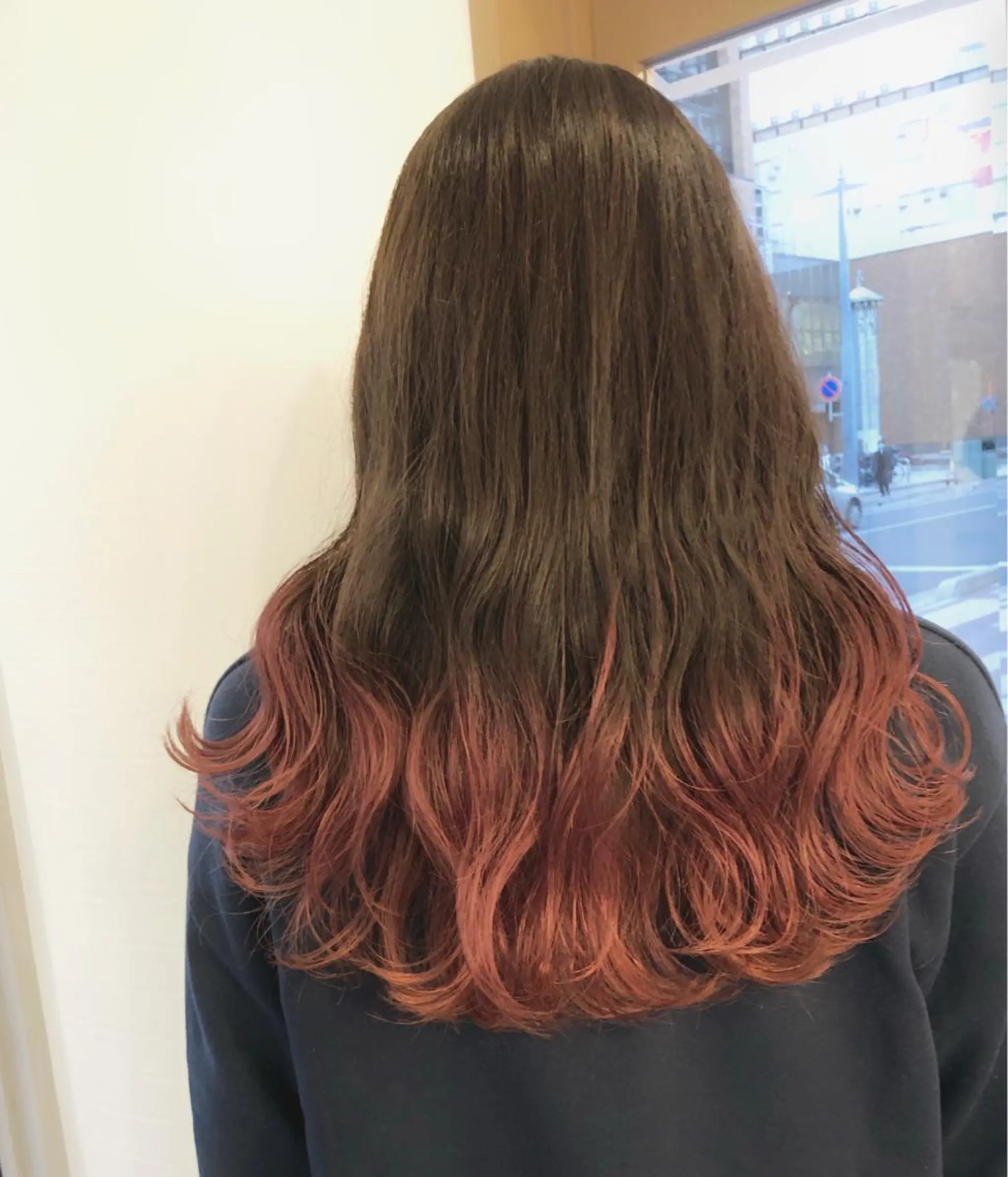 セミロング カラー グラデーションカラー ピンクカラー ヘアカラー 山崎 俊介のヘアスタイル