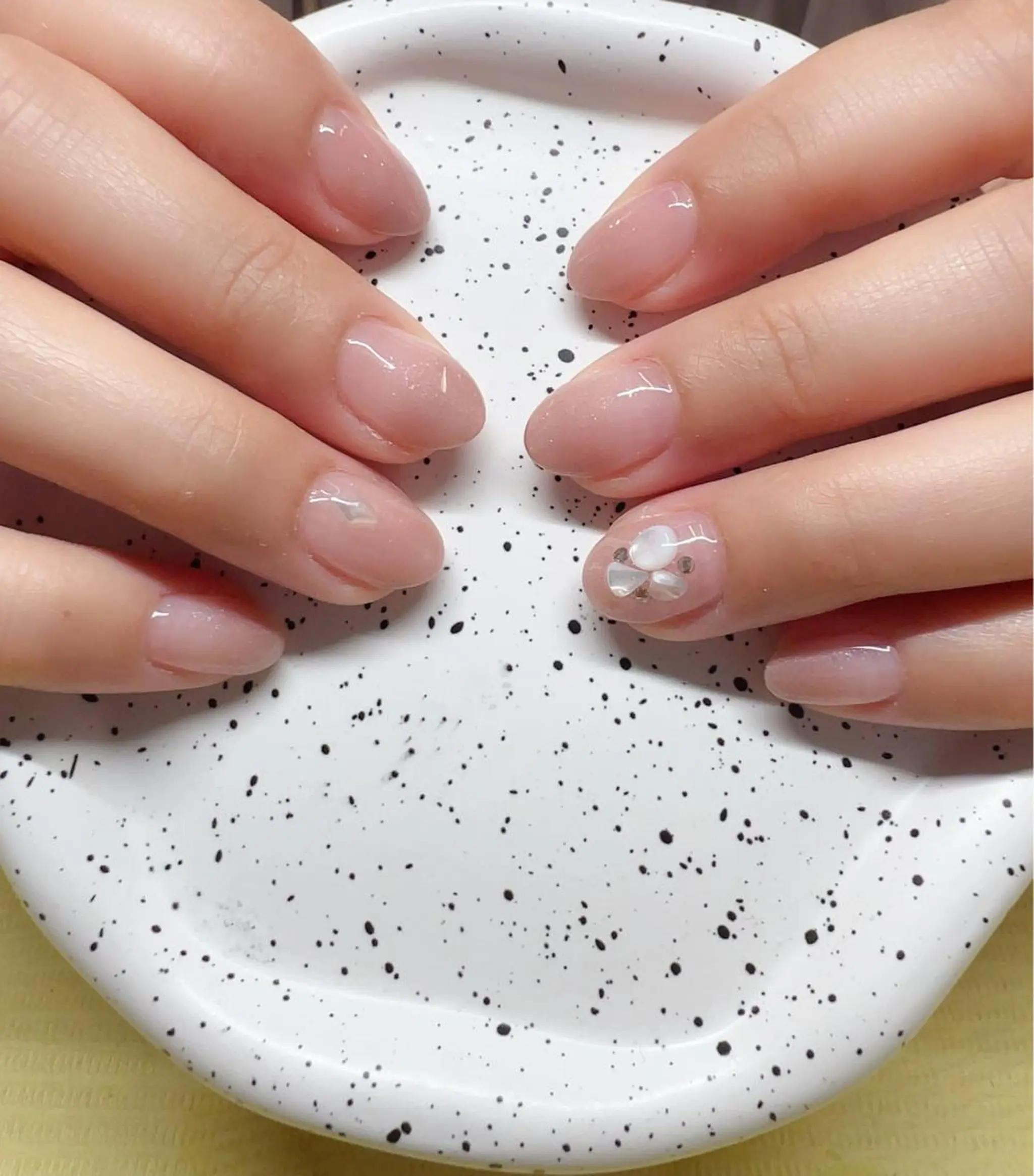 ネイル ハンドネイル フットネイル ハンドケア AngelChris ビューティーサロンのネイルデザイン