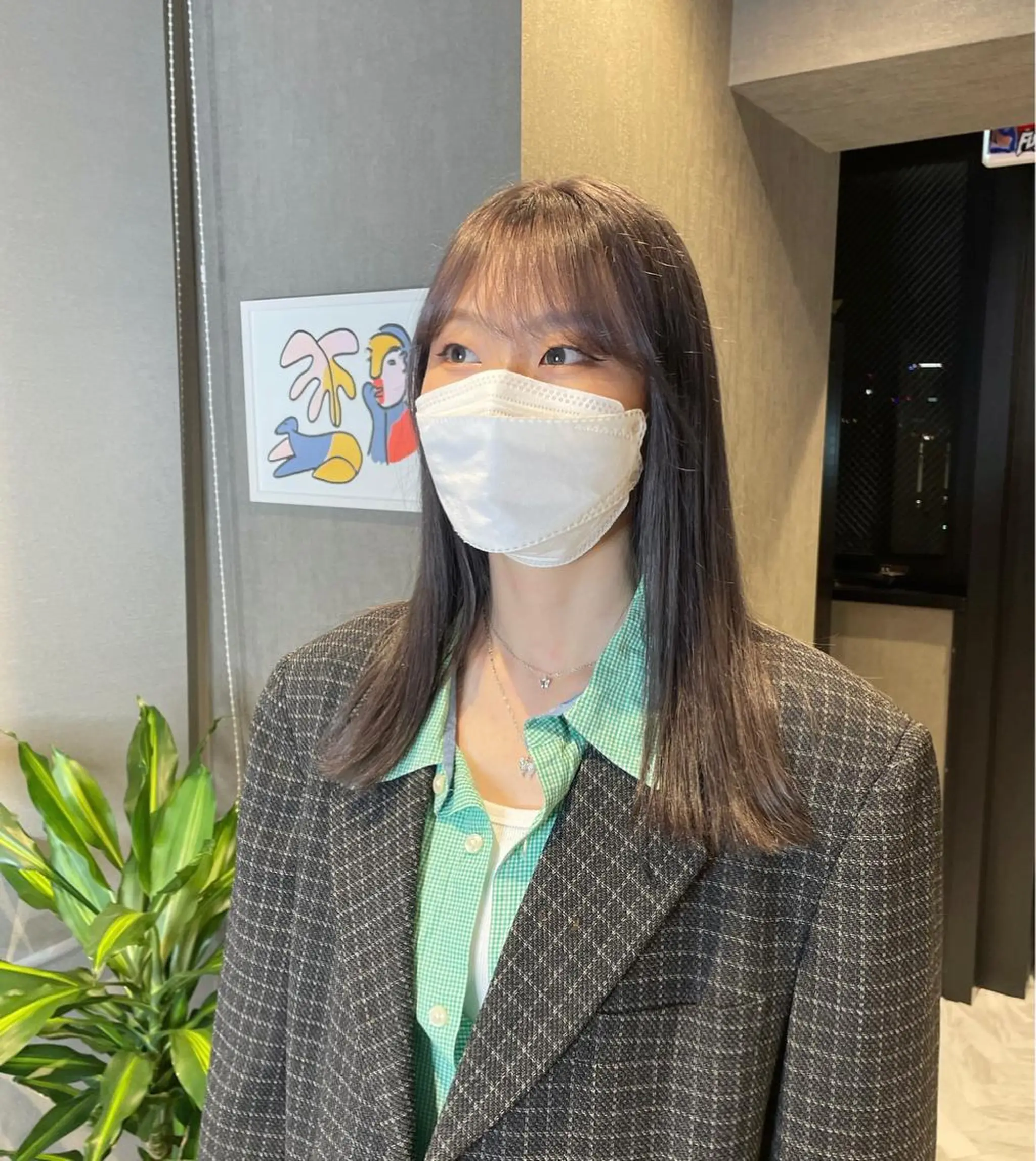 セミロング カラー さと ちはるのヘアスタイル