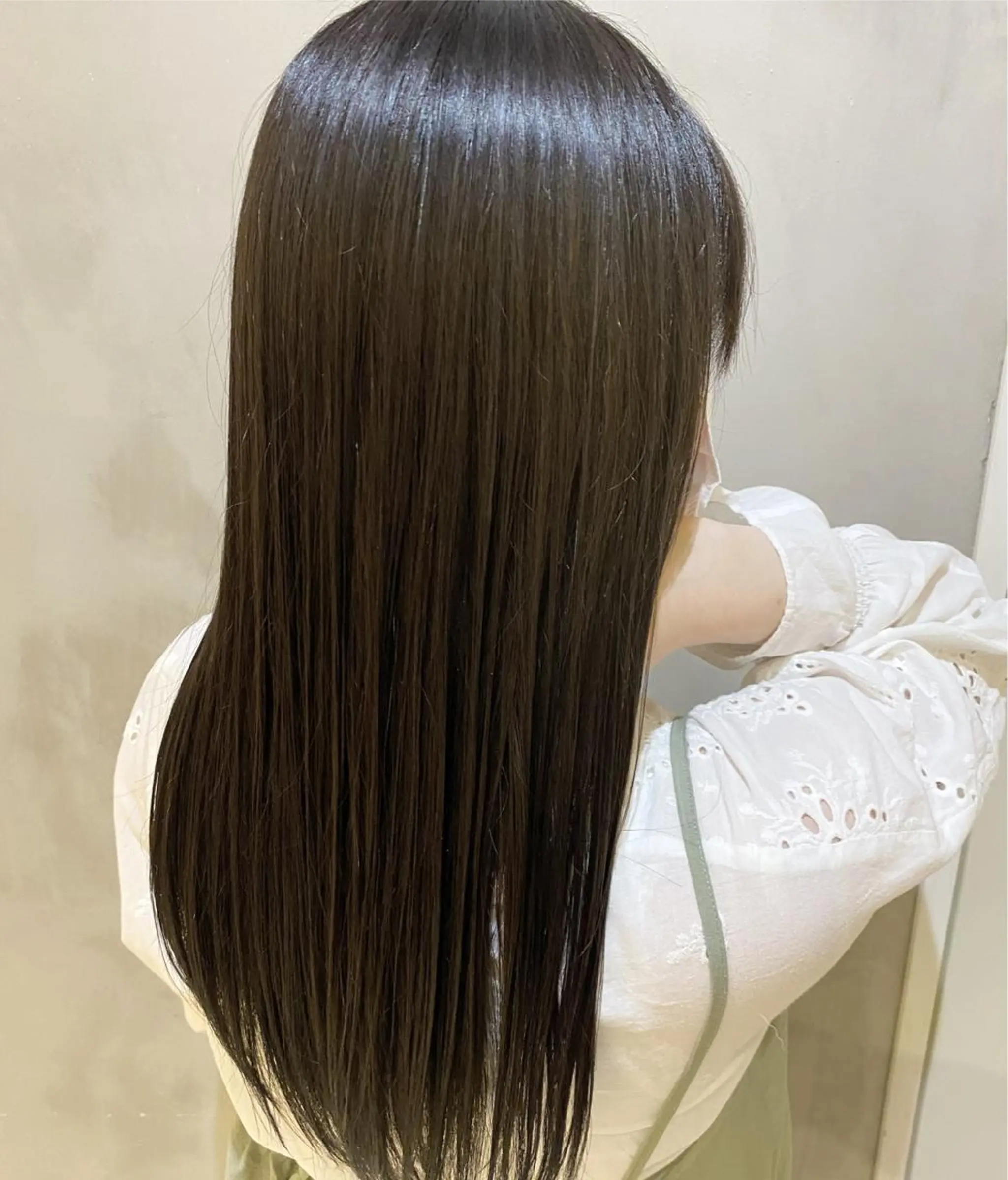 セミロング カラー ヘアアレンジ ネイル マツエク・マツパ 透明感カラー ハイライトカラー 外国人風カラー ハイライト 外ハネヘア カット ヘアカラー 縮毛矯正 トリートメント 夜23時まで予約🉑 reverieあきらのヘアスタイル