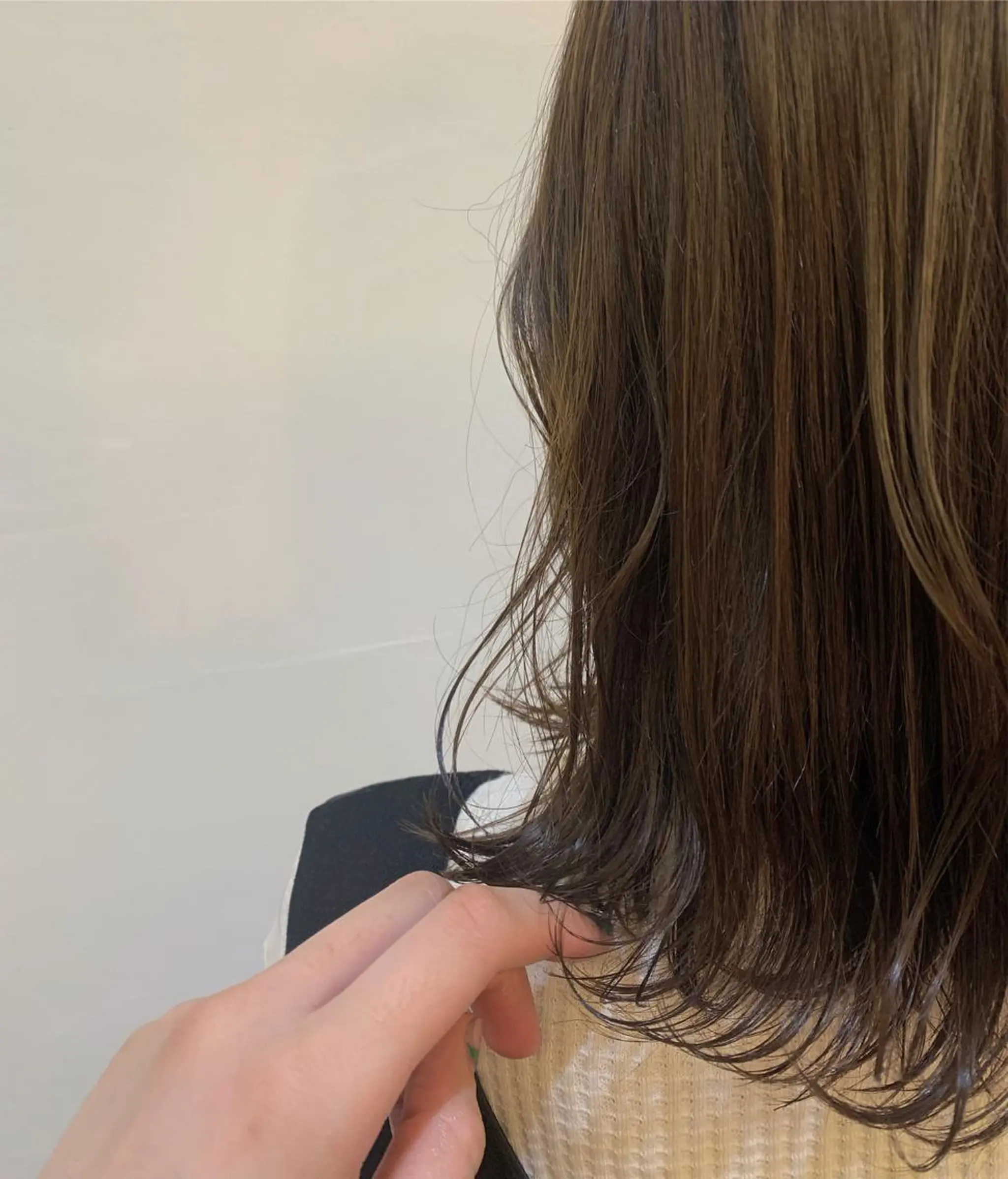 ミディアム カラー ベージュカラー オリーブベージュ cana 札幌美容師レイヤーのヘアスタイル