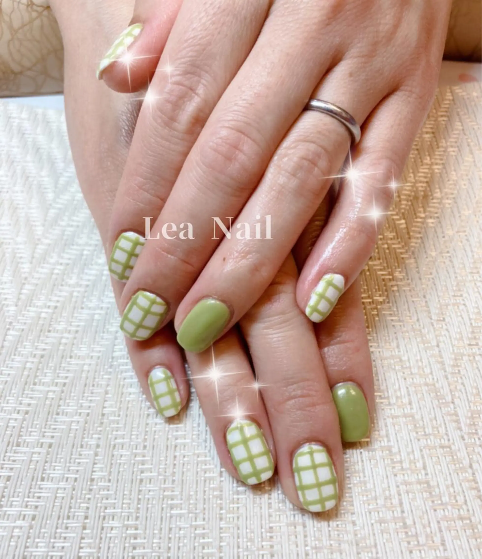 ネイル グリーン ピスタチオネイル Lea Nailのネイルデザイン
