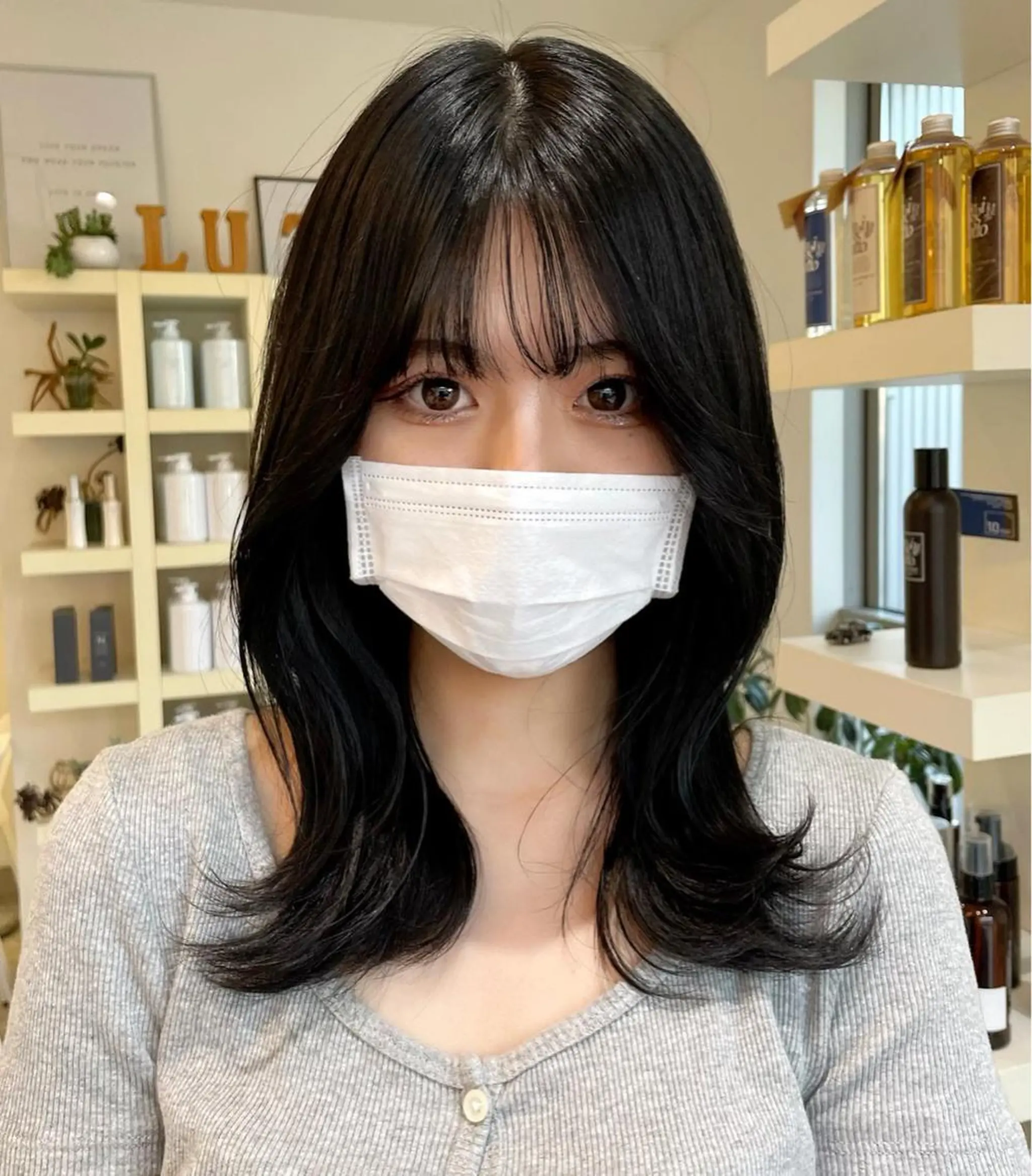 ミディアム カラー 黒髪 シルバー mir MIYUのヘアスタイル