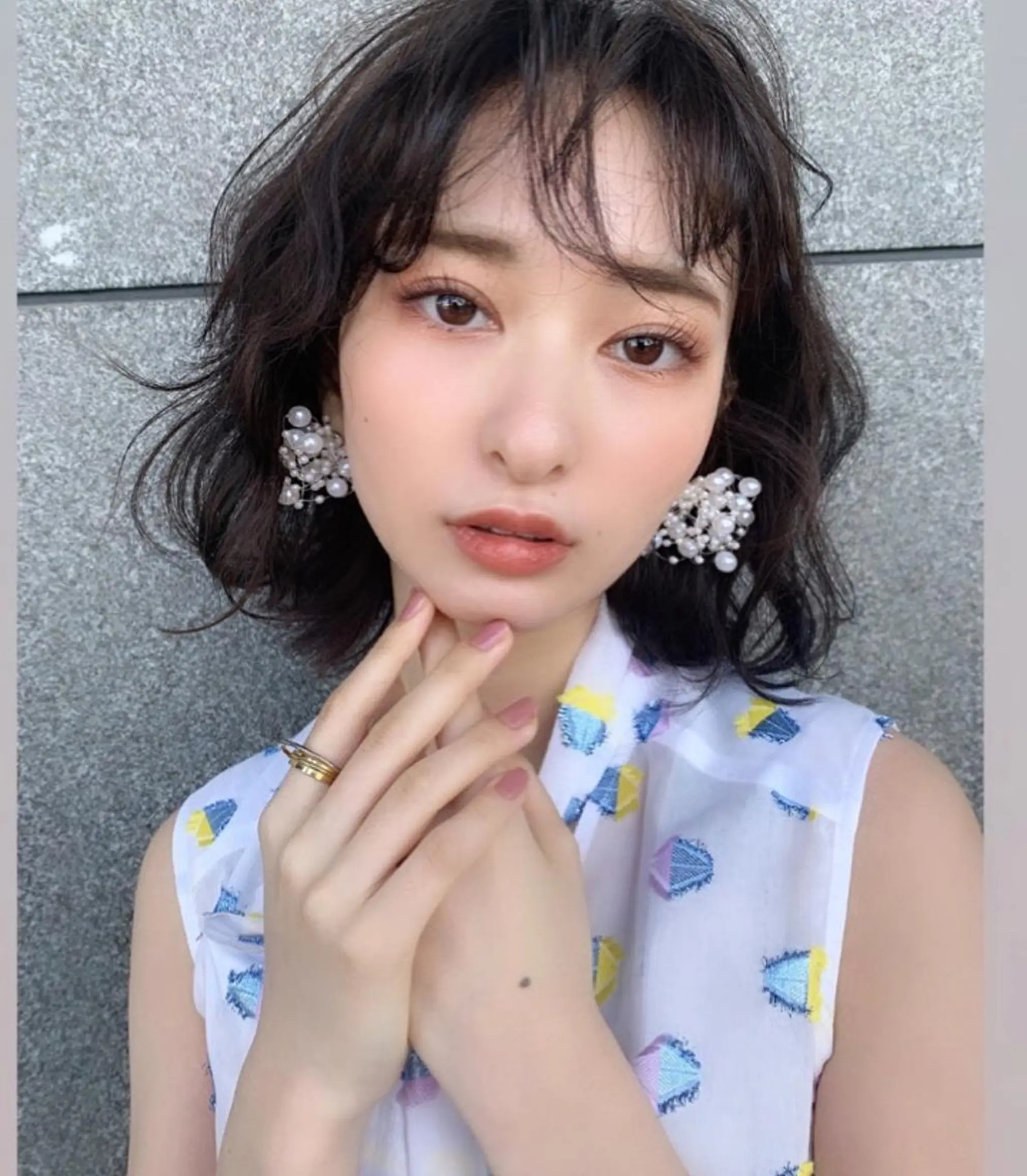 ミディアム カラー パーマ ネイル マツエク・マツパ ミディアムパーマ 仲西 愛鈴のヘアスタイル