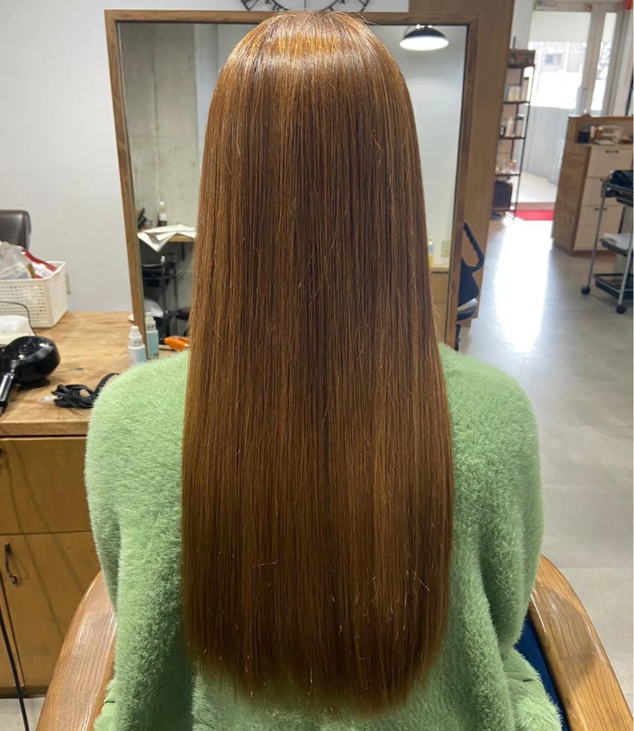 ロング ロング 酸性ストレート 安岡美咲✂︎ 艶カラー/髪質改善のヘアスタイル