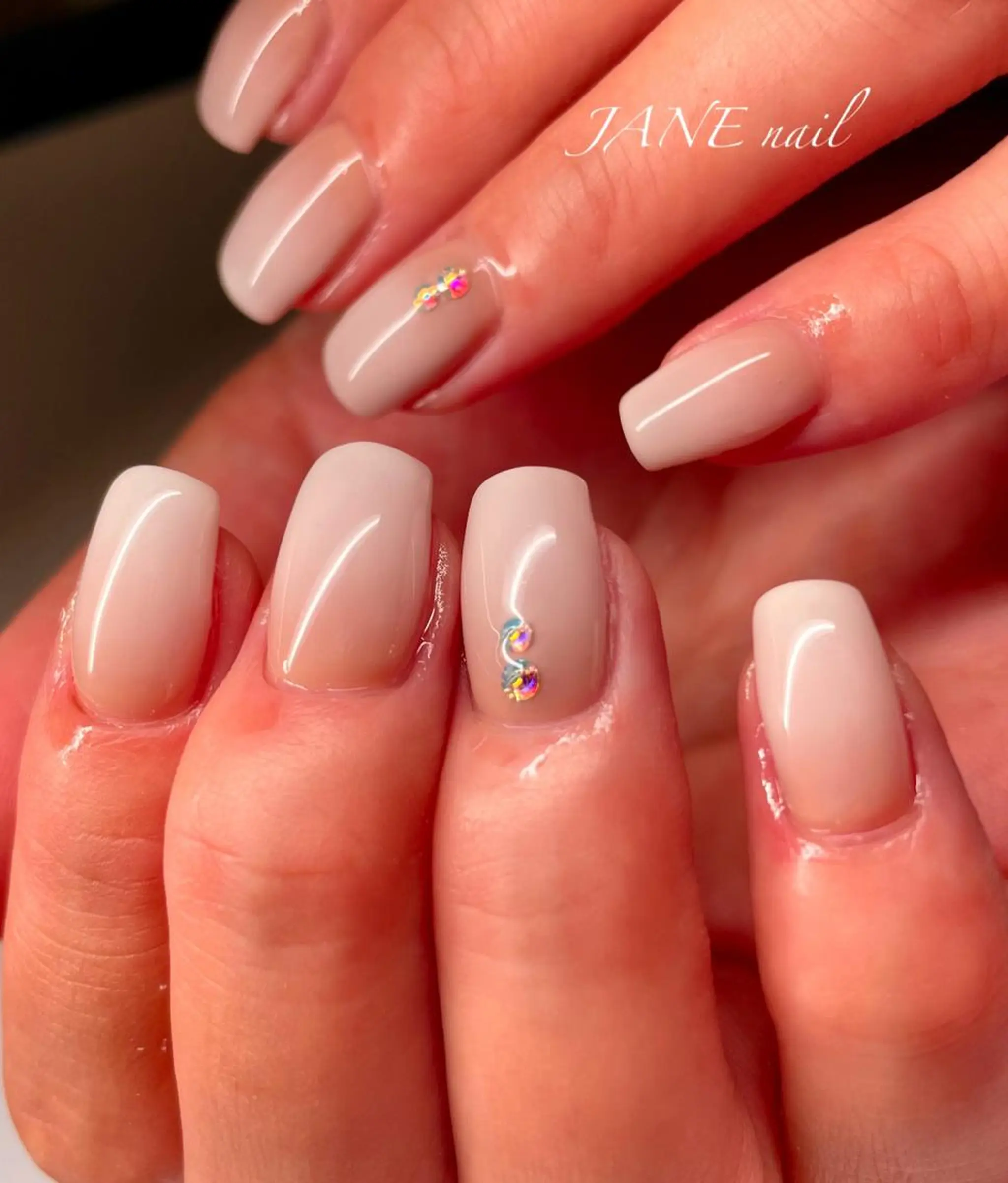 ネイル グラデーション オフィスネイル シンプルネイル スクエアネイル ホワイト ハンドネイル Nail Salon JANEのネイルデザイン