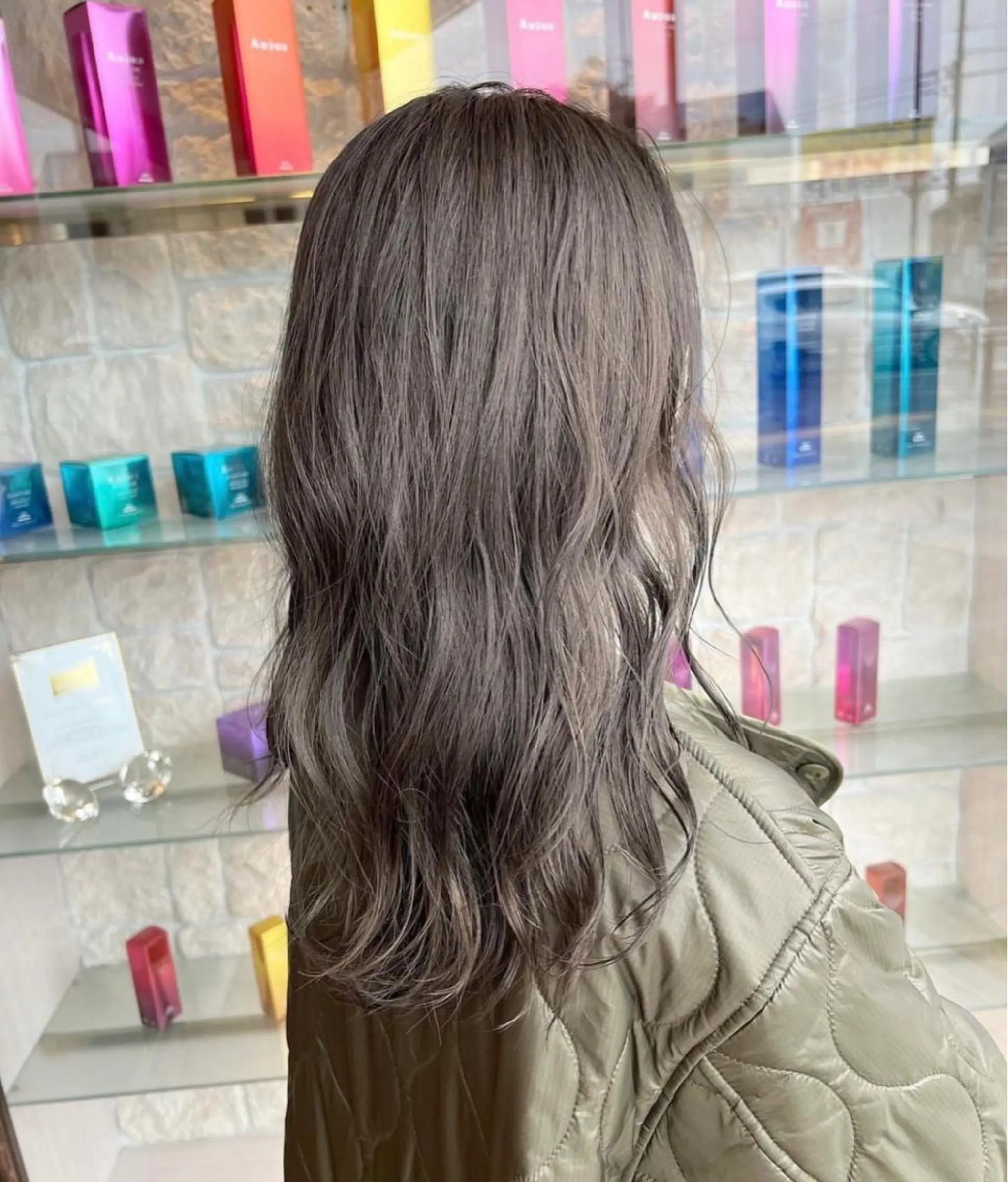 セミロング カラー ブリーチ グレージュ ブリーチなしカラー 内海 渚のヘアスタイル