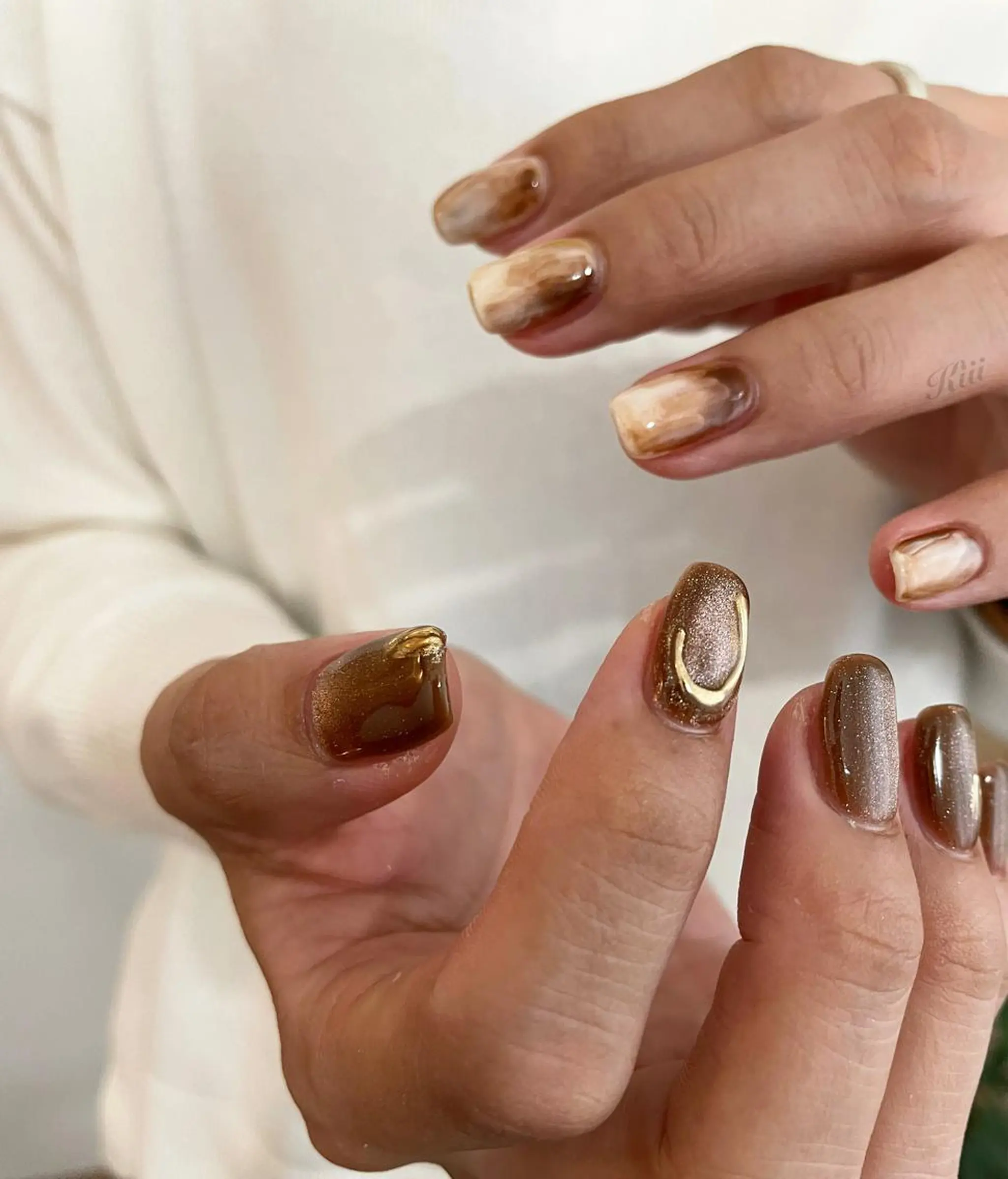ネイル ブラウン ハンドネイル フットネイル kiii.__ ✴︎*のネイルデザイン