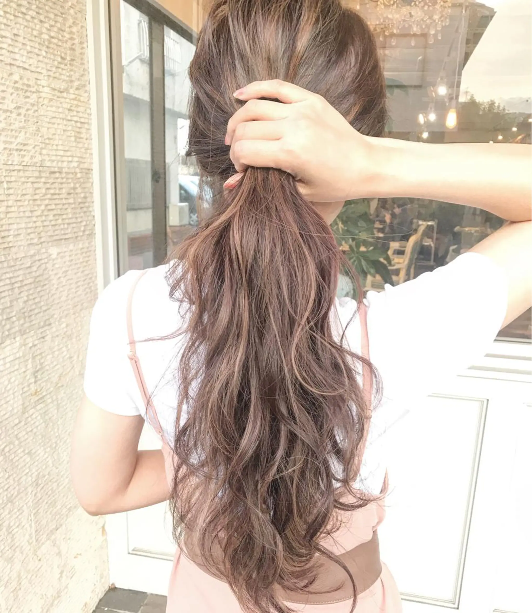 ロング カラー ヘアアレンジ お団子ヘア 切りっぱなしボブ バレイヤージュ ブリーチ グラデーションカラー Mariana/ 鶴原-ハイライトのヘアスタイル