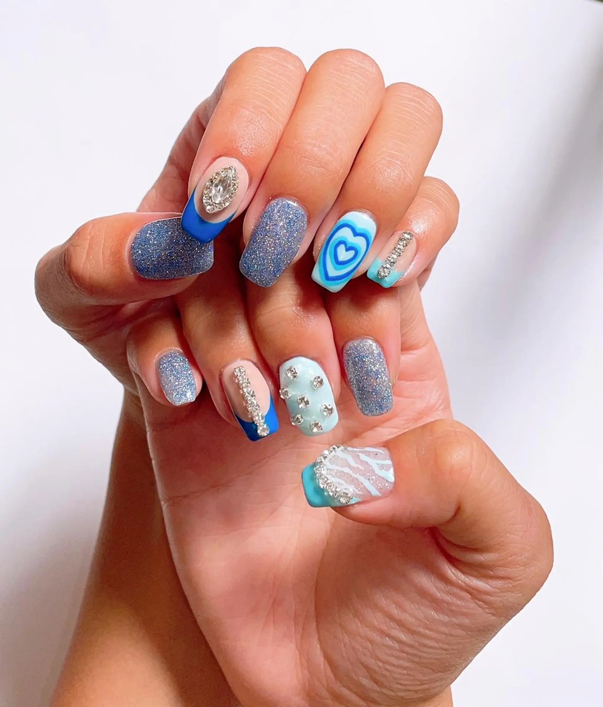 ネイル ハンドネイル VIERU 🌈🎀💖のネイルデザイン