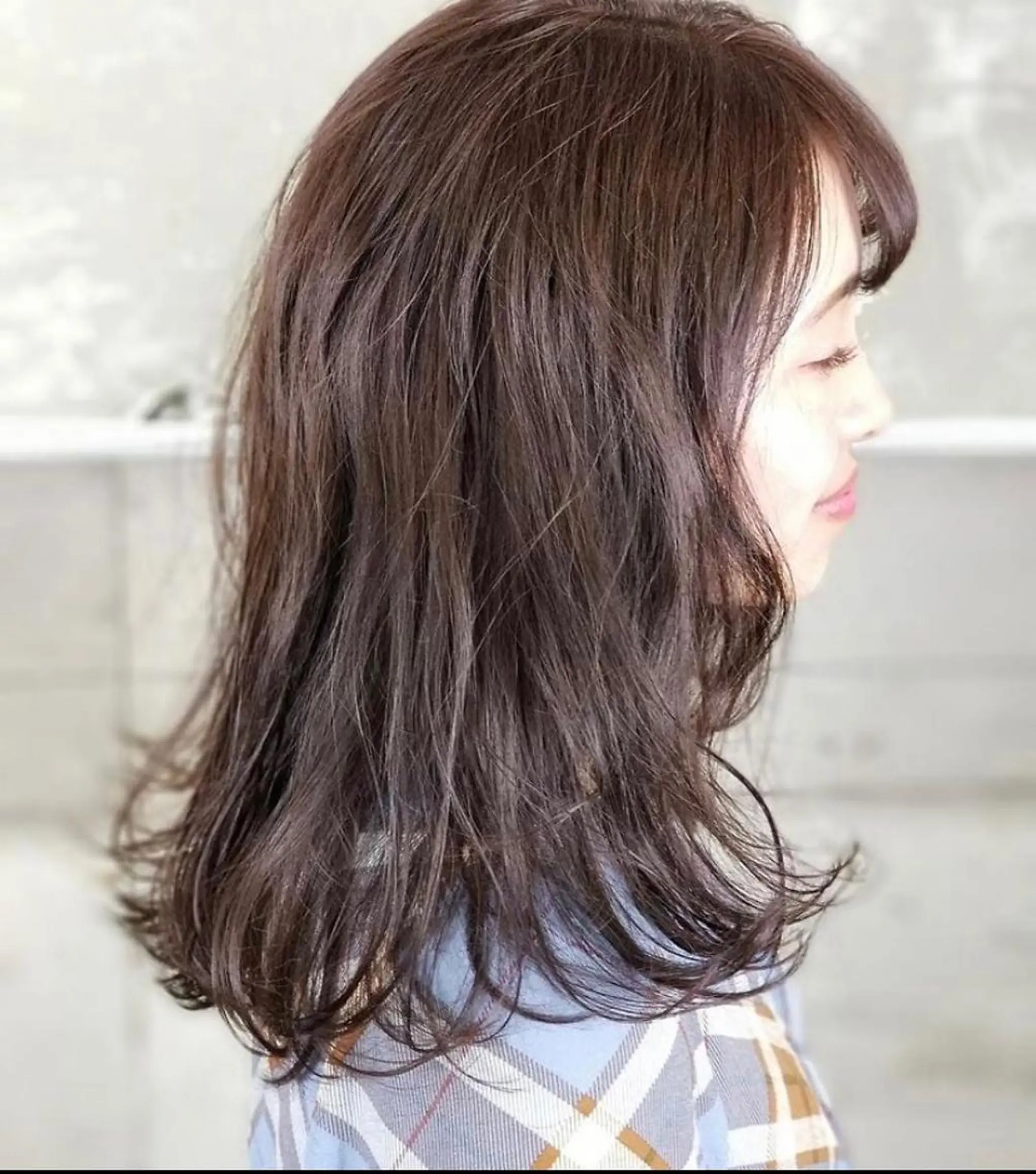 ミディアム 西田 愛華のヘアスタイル