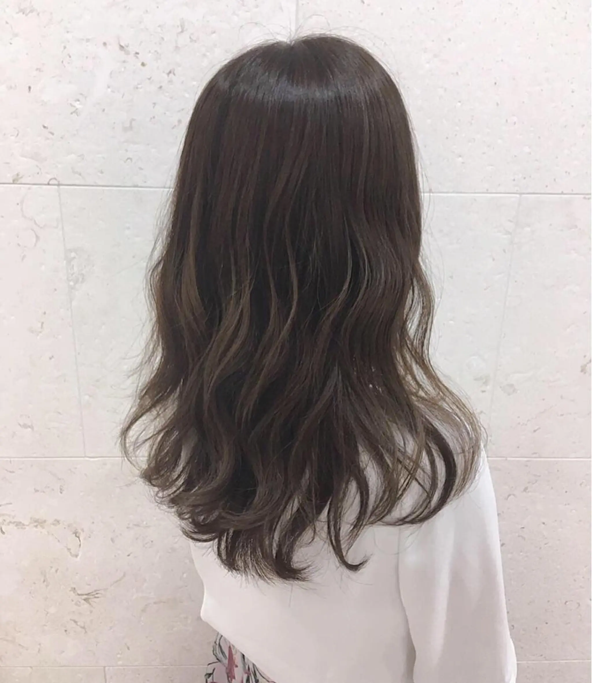 セミロング カラー ベージュカラー フォギーベージュ 斉藤 貴也のヘアスタイル