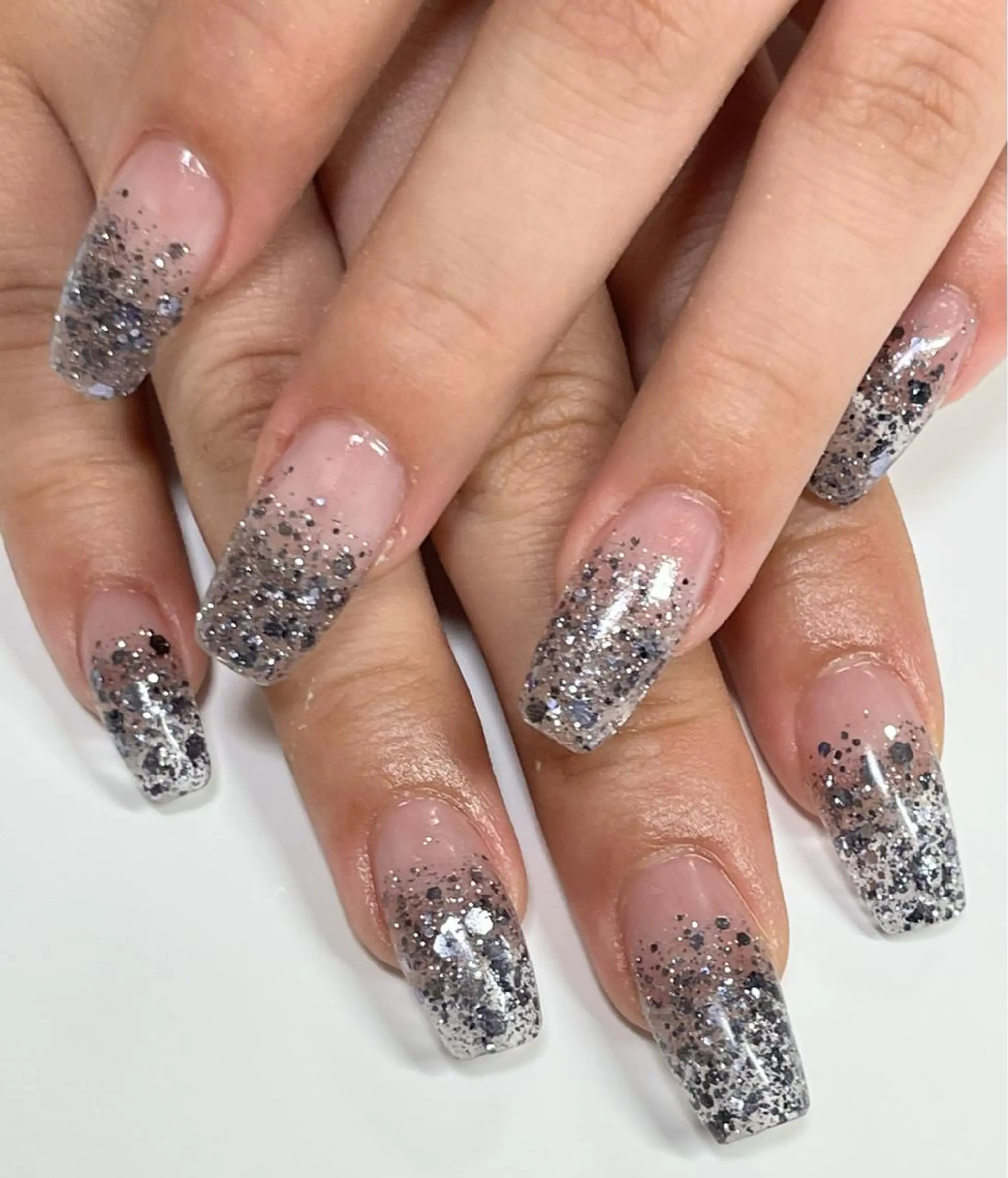 ネイル ラメ(グリッター) シルバー ハンドネイル plaisir所属・plaisir プレジールネイルのネイルデザイン