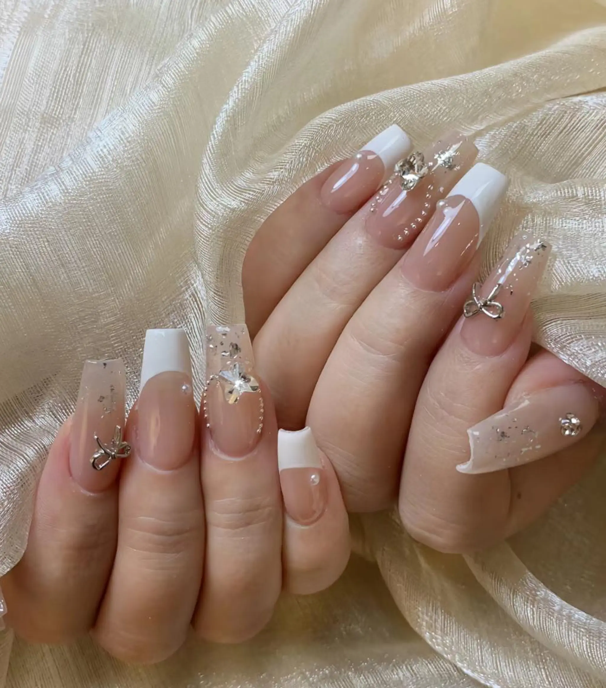 ネイル RAFFINE 月🦋🩵のネイルデザイン