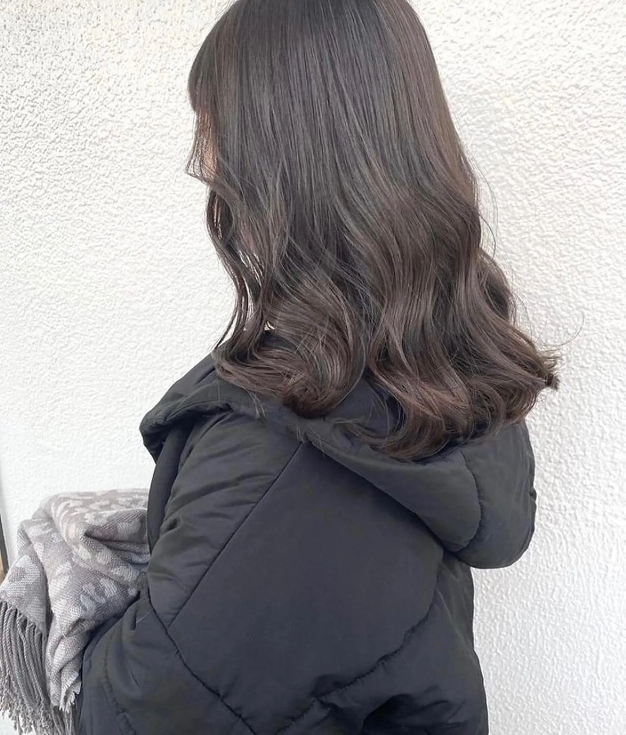 ミディアム カラー グレージュ 藤井 貴美子のヘアスタイル