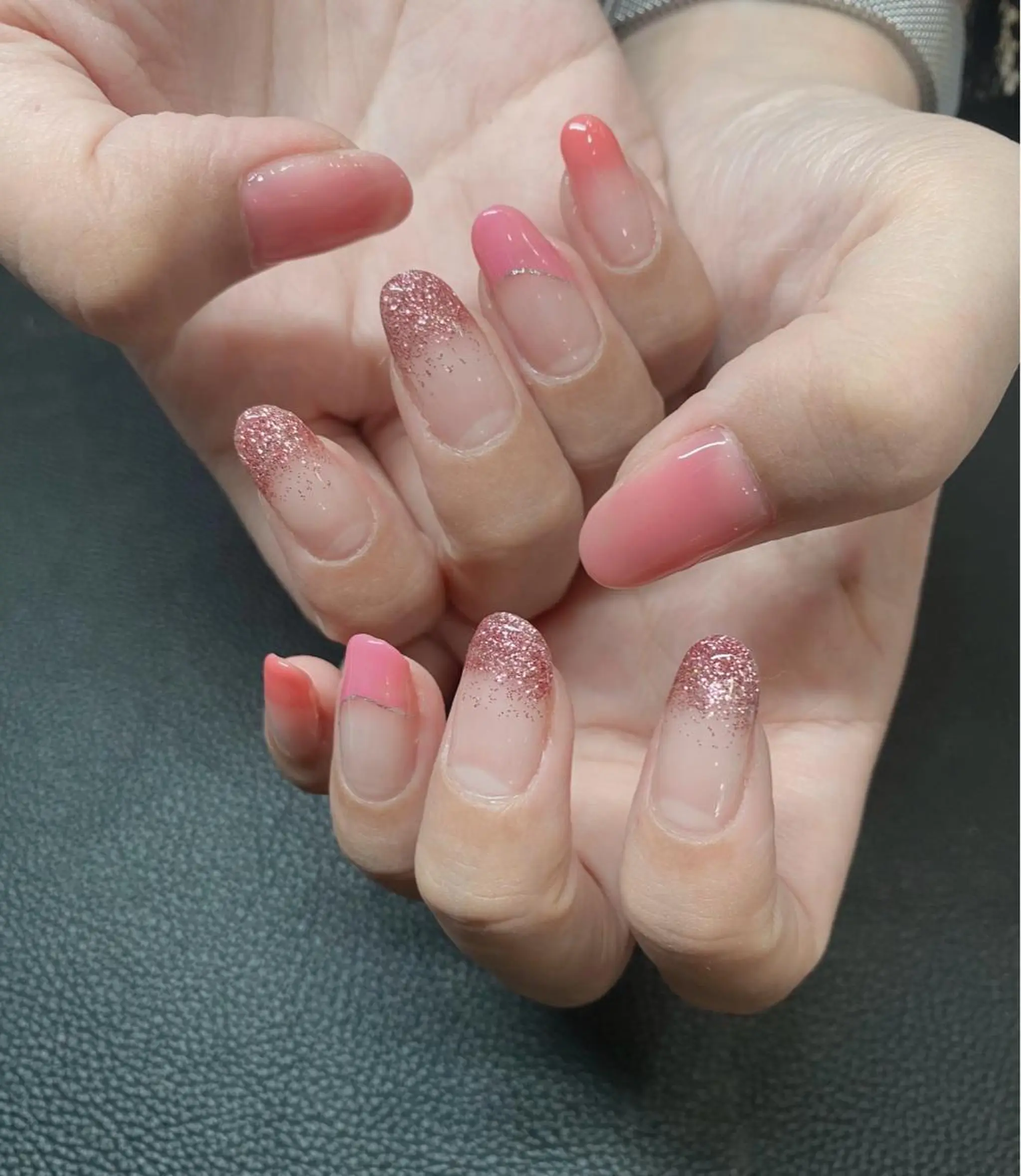 ネイル グラデーション ラメ(グリッター) オフィスネイル ピンク シンプルネイル ハンドネイル Bianca Nishikataのネイルデザイン