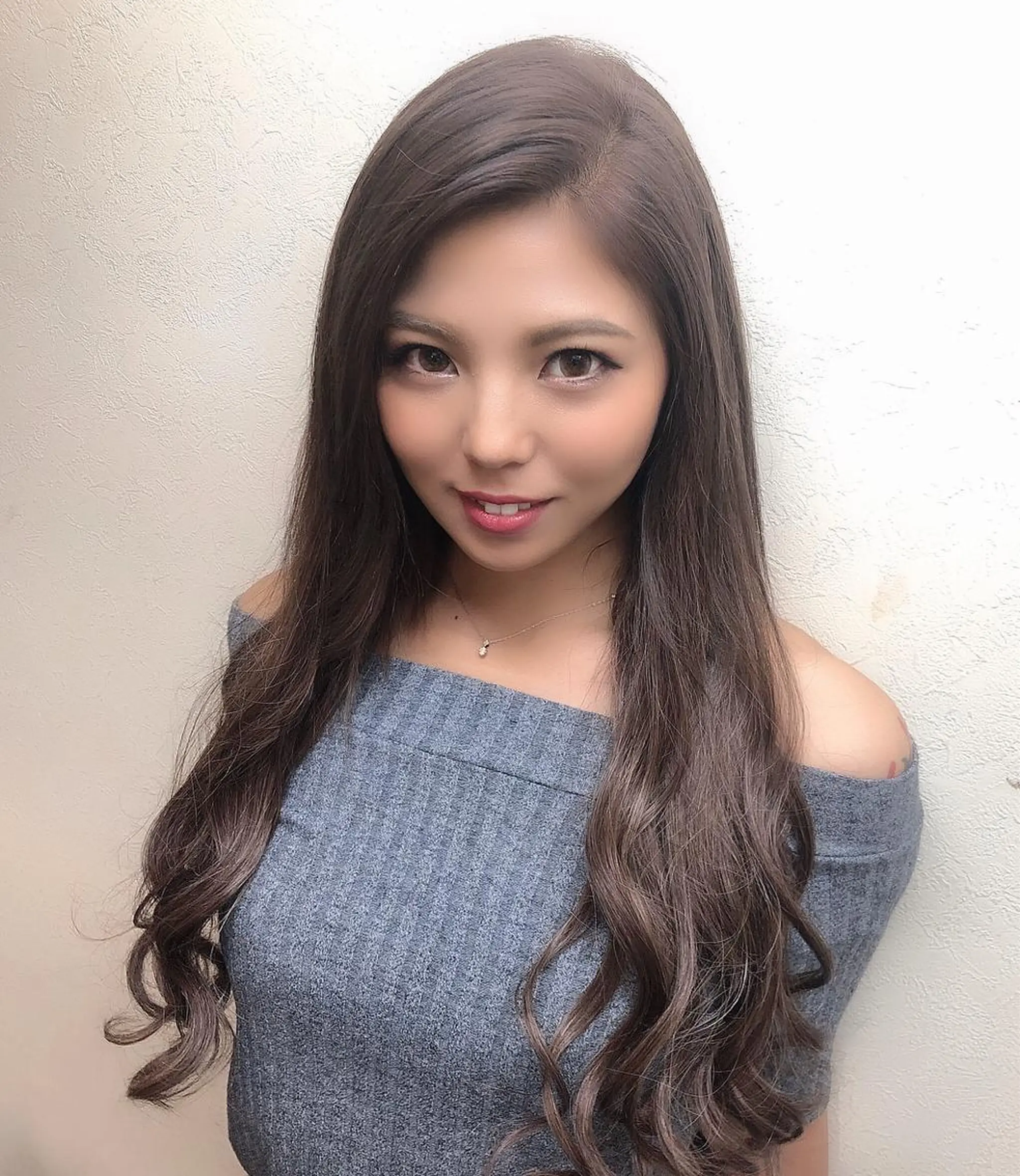 ロング 工藤 綾華のヘアスタイル