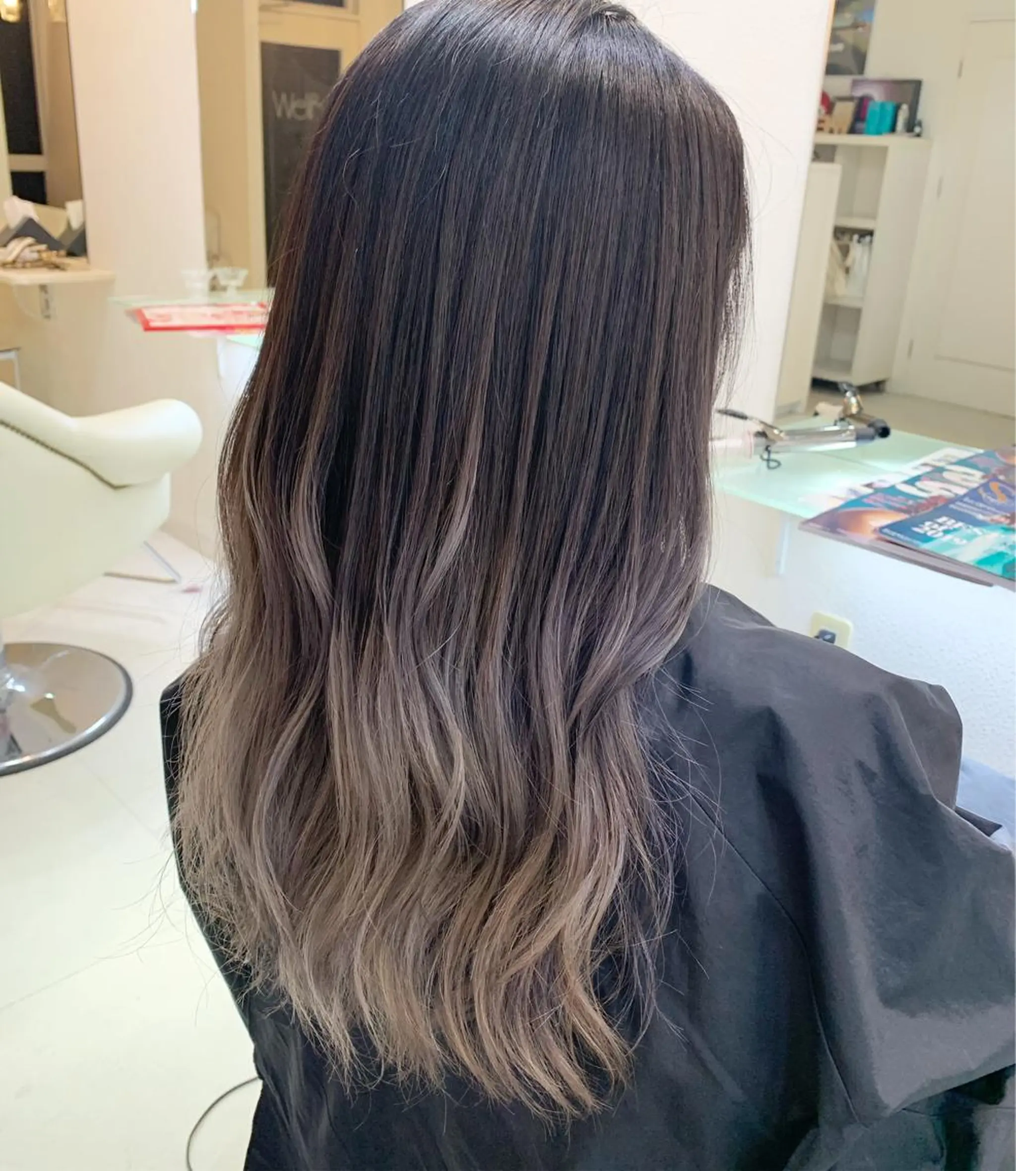 ロング カラー ベージュカラー ブリーチ グラデーションカラー ハイトーンカラー ミルクティーベージュ 渡辺 健太のヘアスタイル