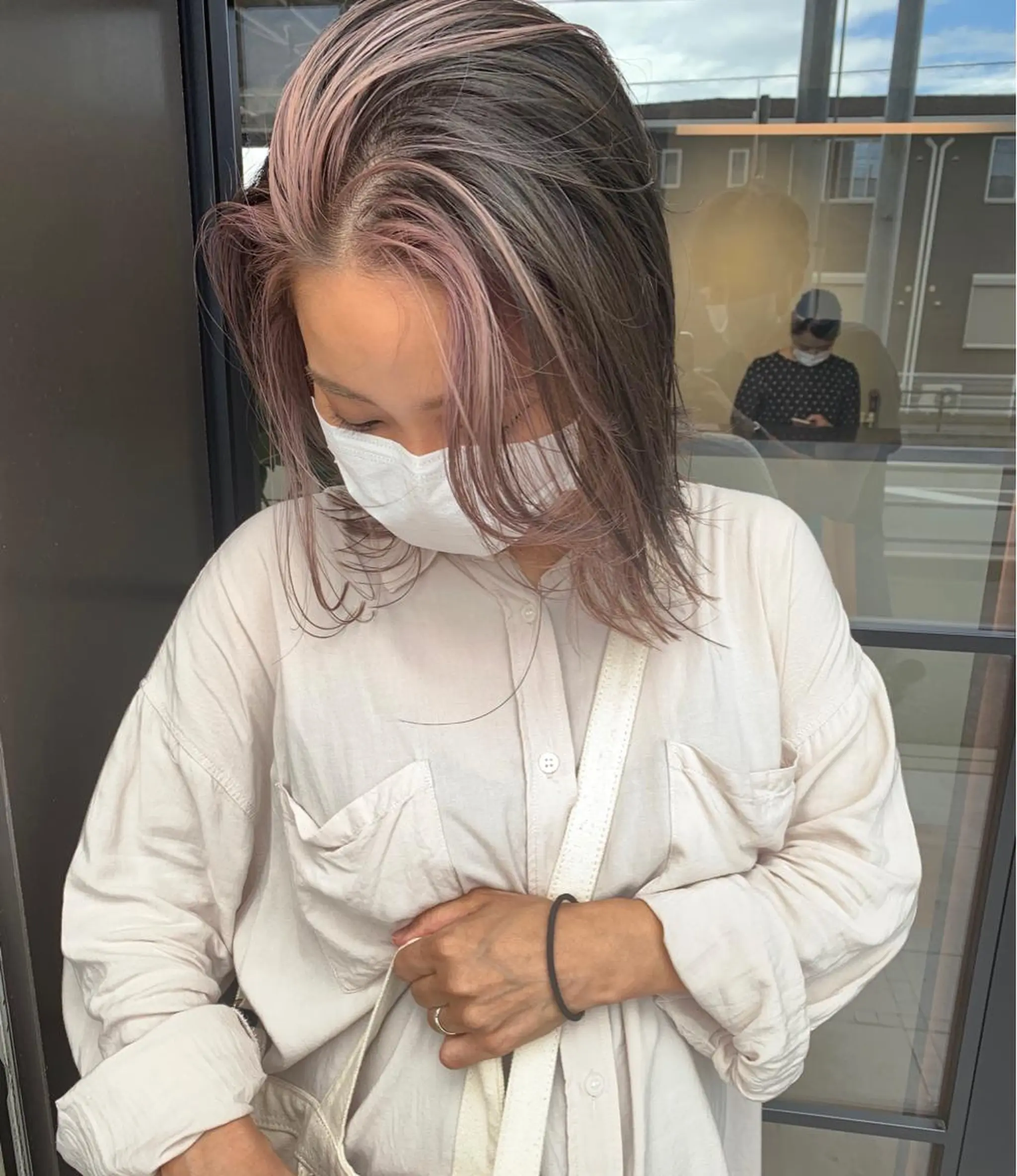 ミディアム カラー ブリーチ デザインカラー 顔周りカット mizuki /ケアブリーチのヘアスタイル