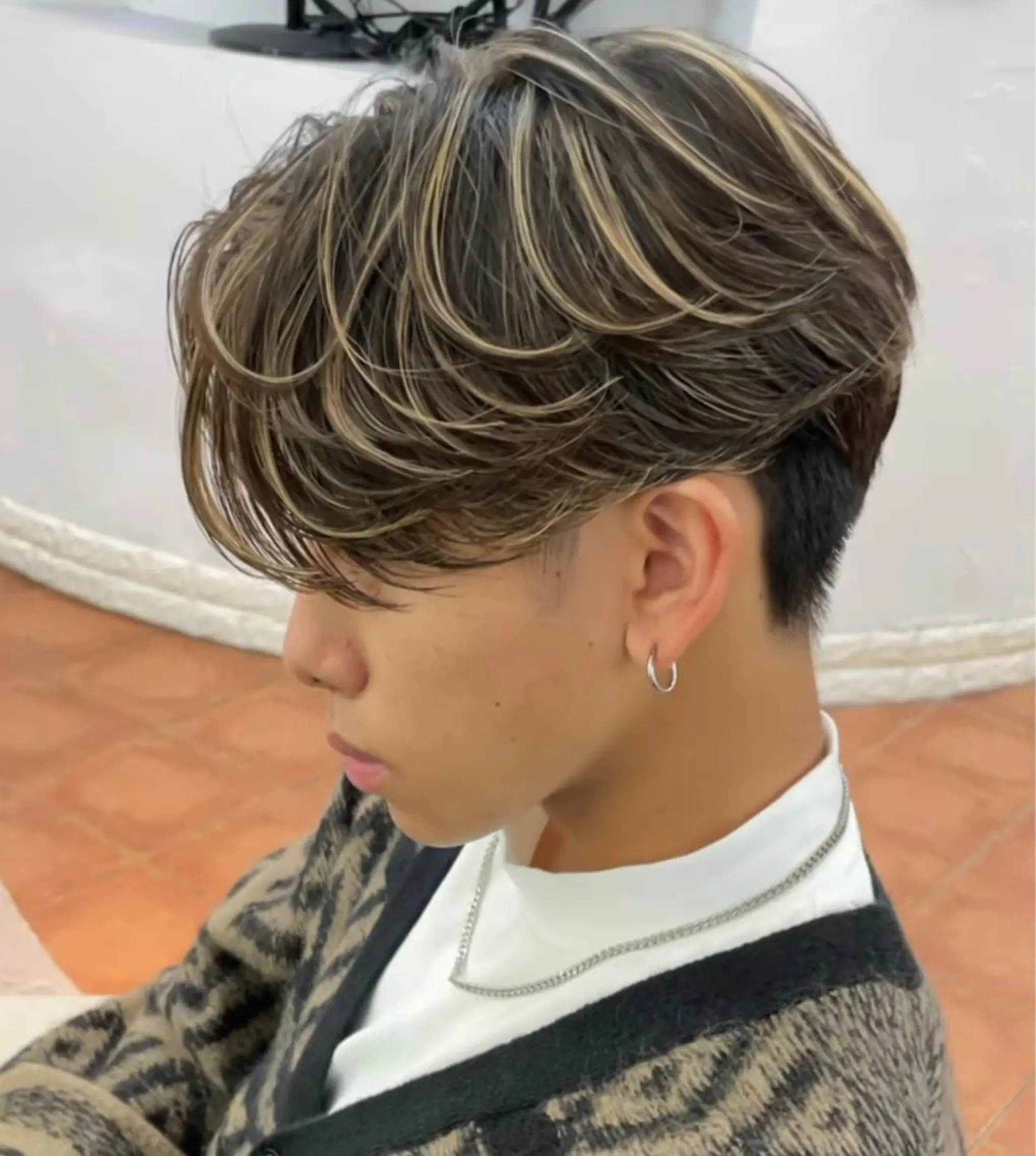 カラー メンズ Kvell&Co.所属・ハイトーン カラーのヘアスタイル