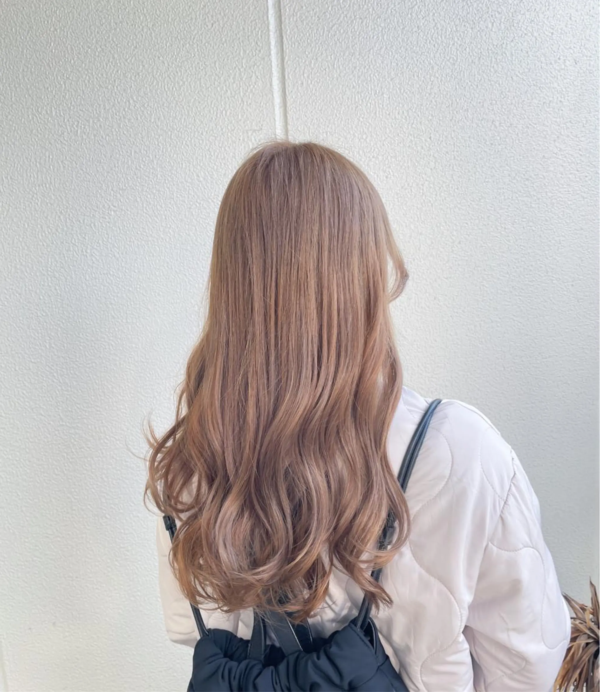 ロング カラー ヘアアレンジ ベージュカラー ミルクティーベージュ ヘアカラー トリートメント ヘッドスパ ヘアセット 艶髪✨寒色カラー✨ 翁長孝輔のヘアスタイル