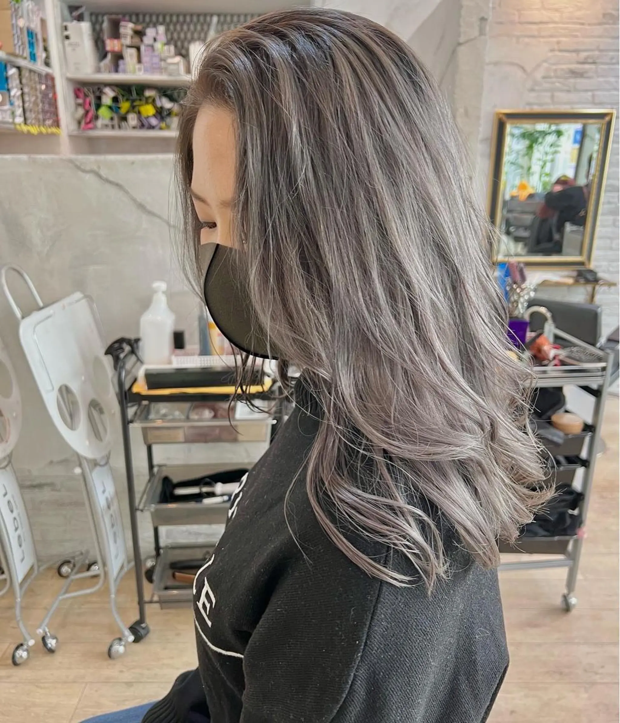 ロング カラー グラデーションカラー グレージュ ラベンダーカラー ラベンダーグレージュ ラベンダーグレー カット ヘアカラー トリートメント 宮永 智香のヘアスタイル