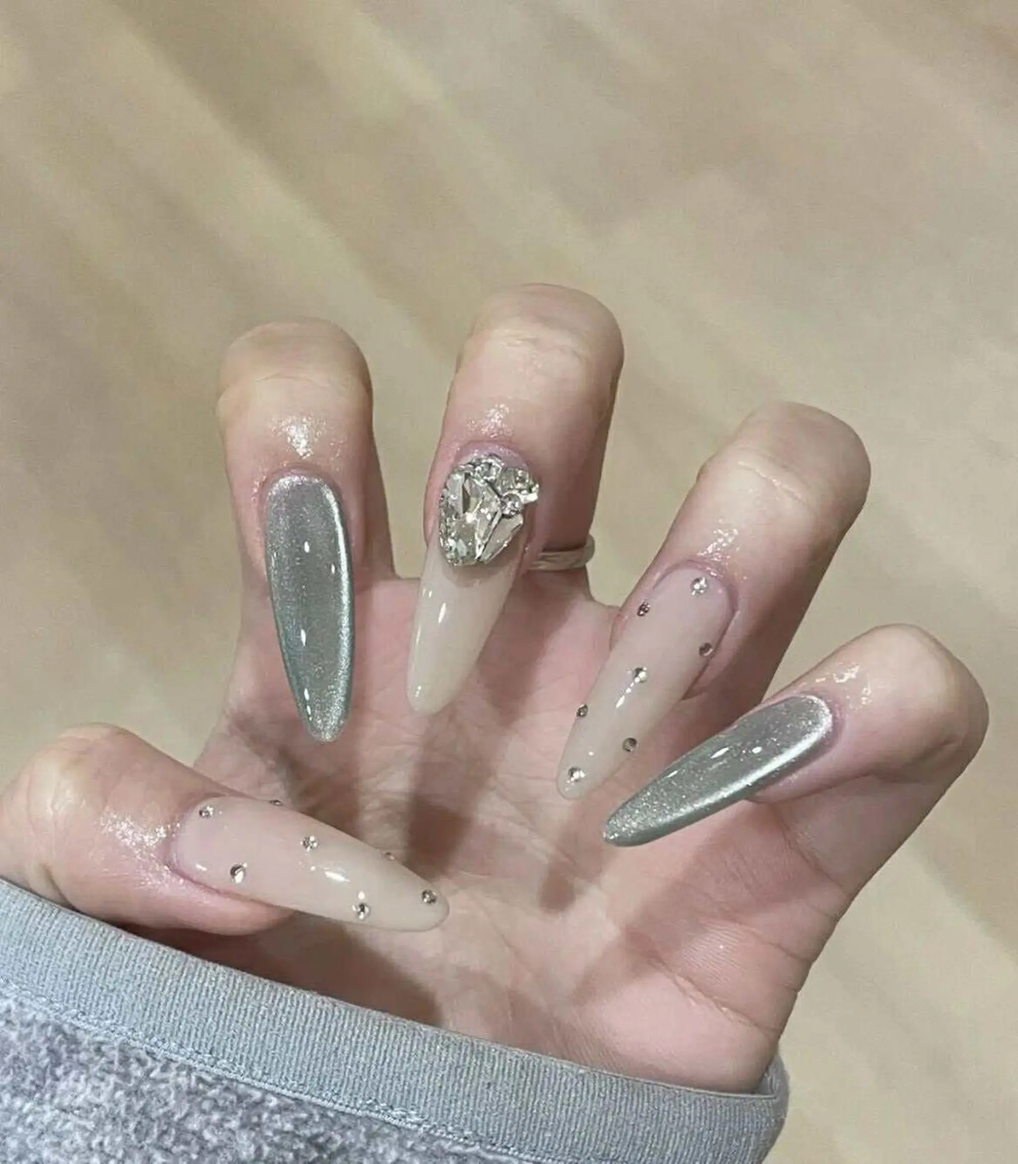 ロング 韓国風ヘア ハンドネイル Bling Salonのネイルデザイン