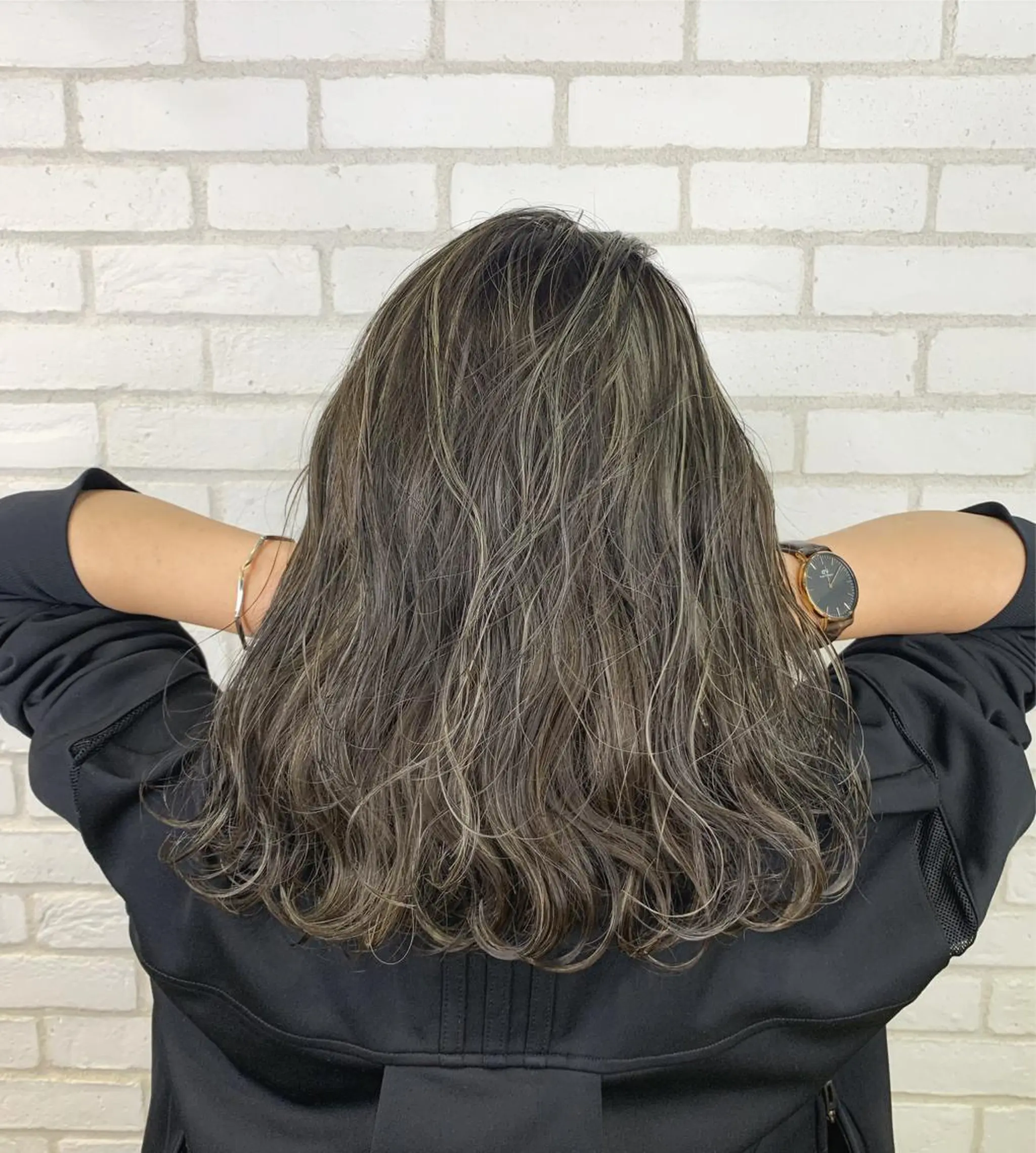 セミロング カラー ハイライトカラー ハイライト she2.shinjuku所属・takumi Hのヘアスタイル